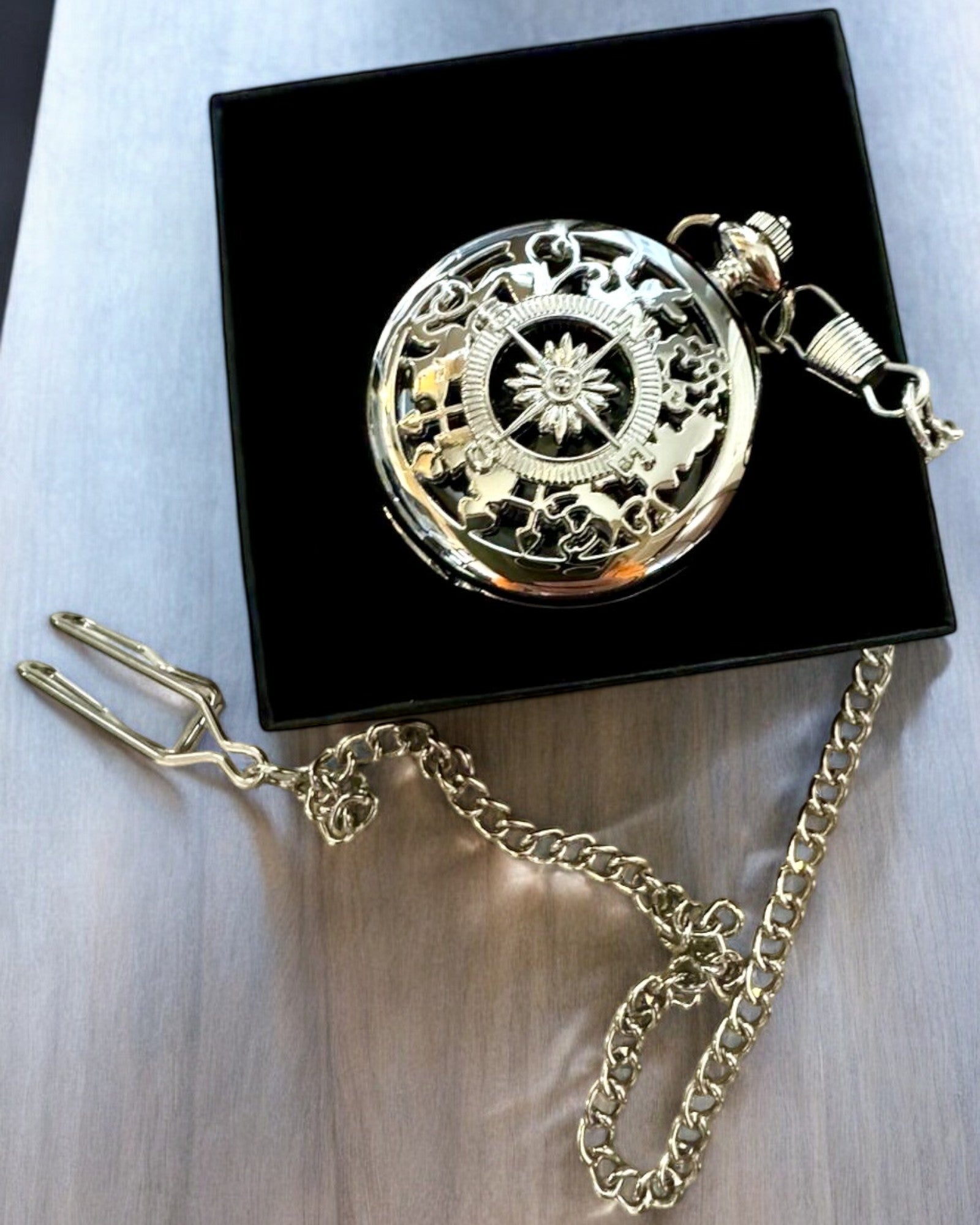 Pocket Compass Silver Color in Retro Style with Openwork Pattern – Elegant and Practical. Engraving