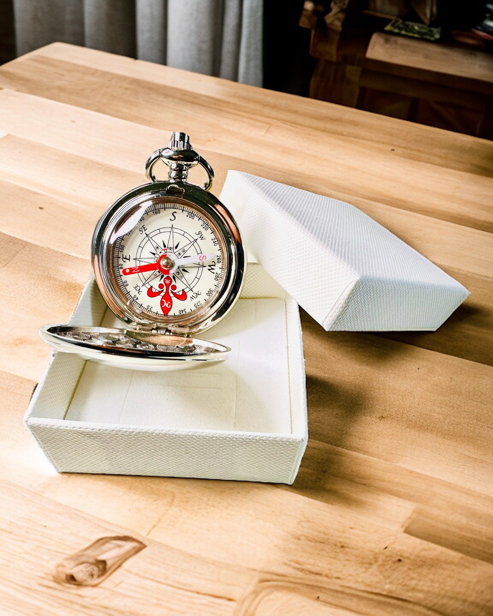 Mini Explorer Compass, Portable and Elegant, Ideal for Backpacks and Outdoor Use