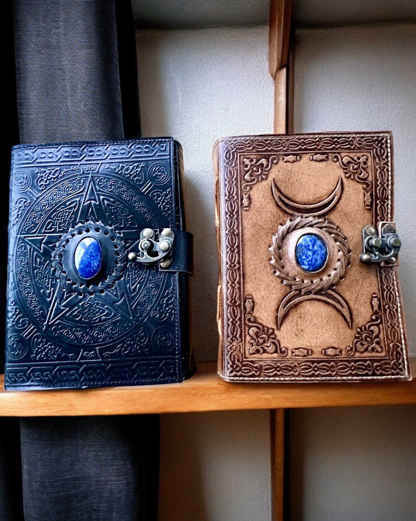 Premium Journal, Antique Design, Leather Notebook "Magic Chronicle" 200 pages, 2 options to choose from, personalization with engraving