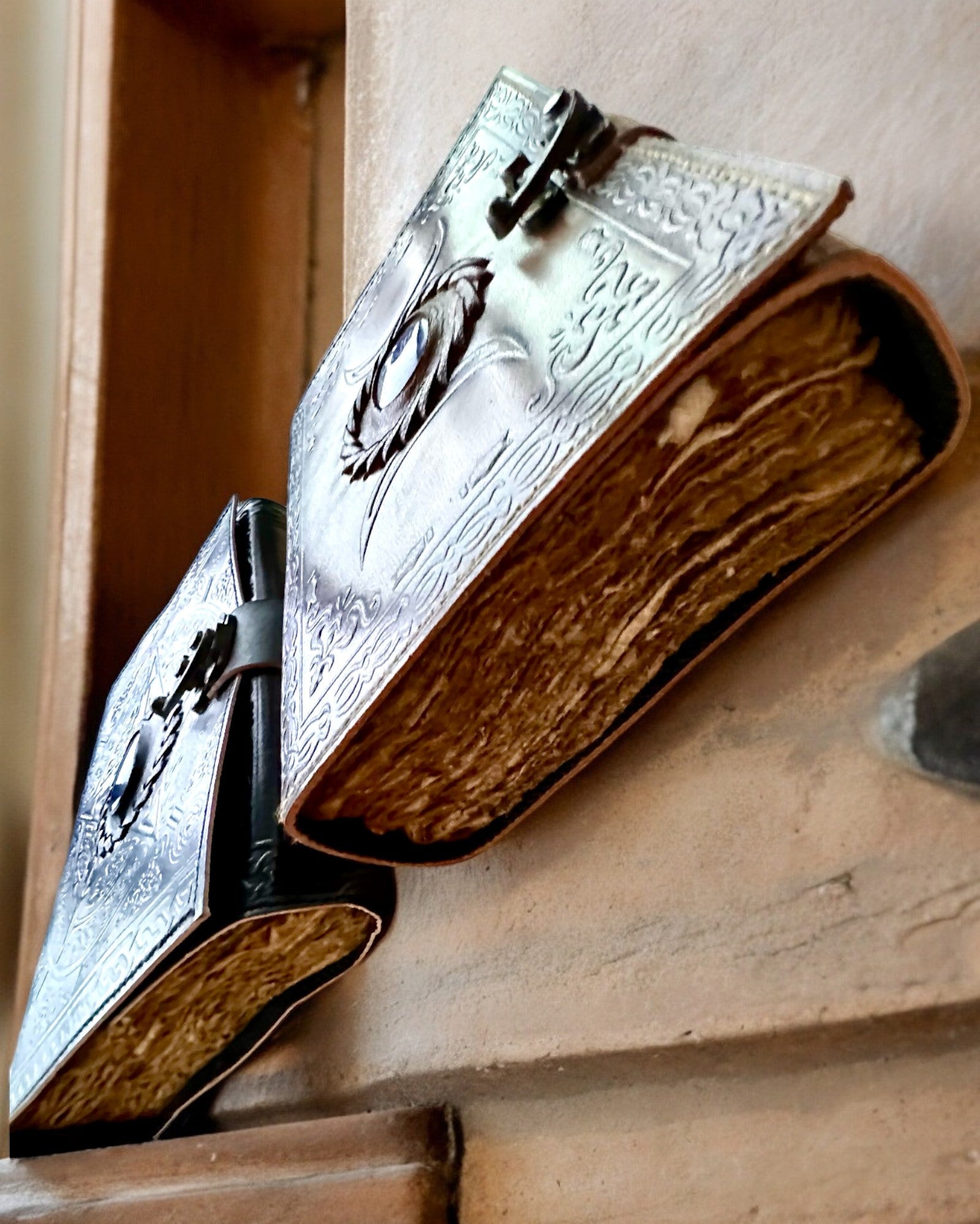 Premium Journal, Antique Design, Leather Notebook "Magic Chronicle" 200 pages, 2 options to choose from, personalization with engraving