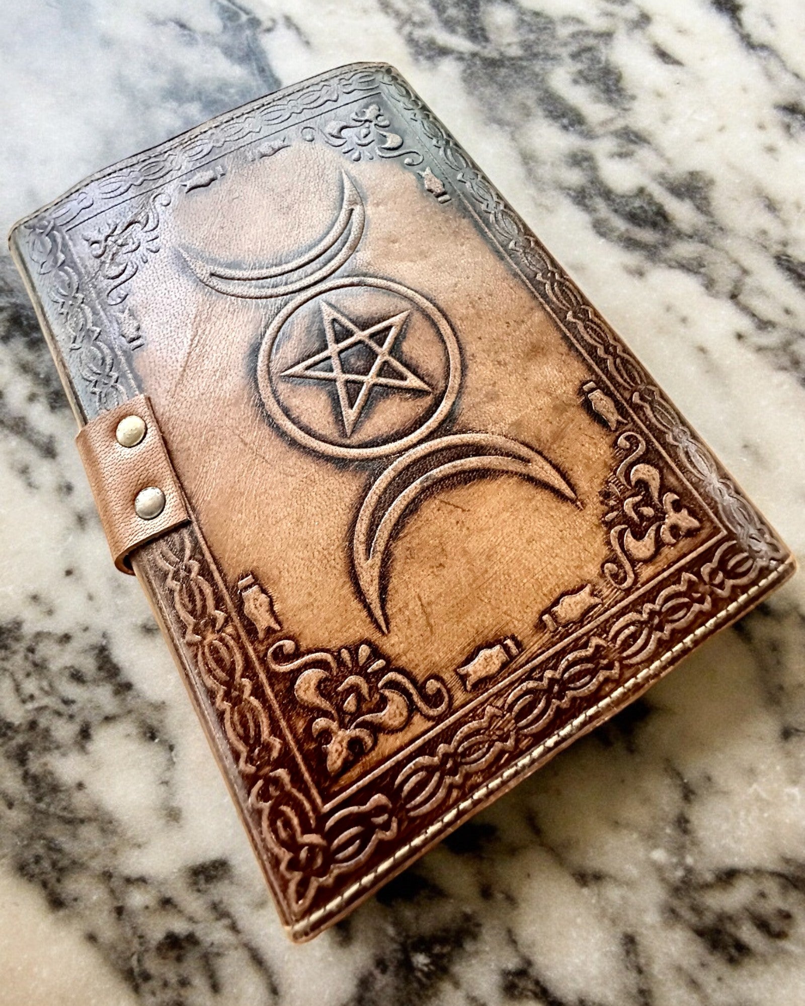 Premium Journal, Antique Design, Leather Notebook "Magic Chronicle" 200 pages, 2 options to choose from, personalization with engraving