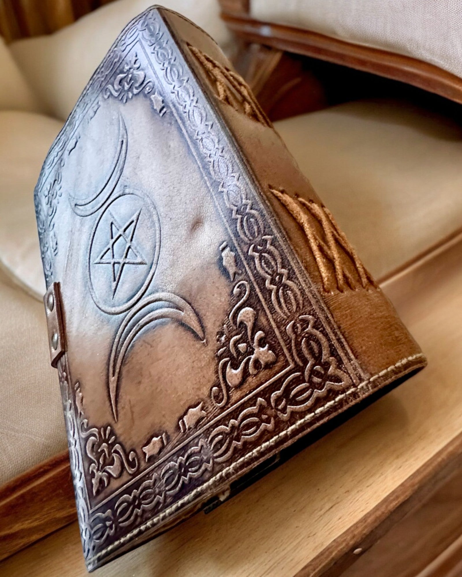 Premium Journal, Antique Design, Leather Notebook "Magic Chronicle" 200 pages, 2 options to choose from, personalization with engraving