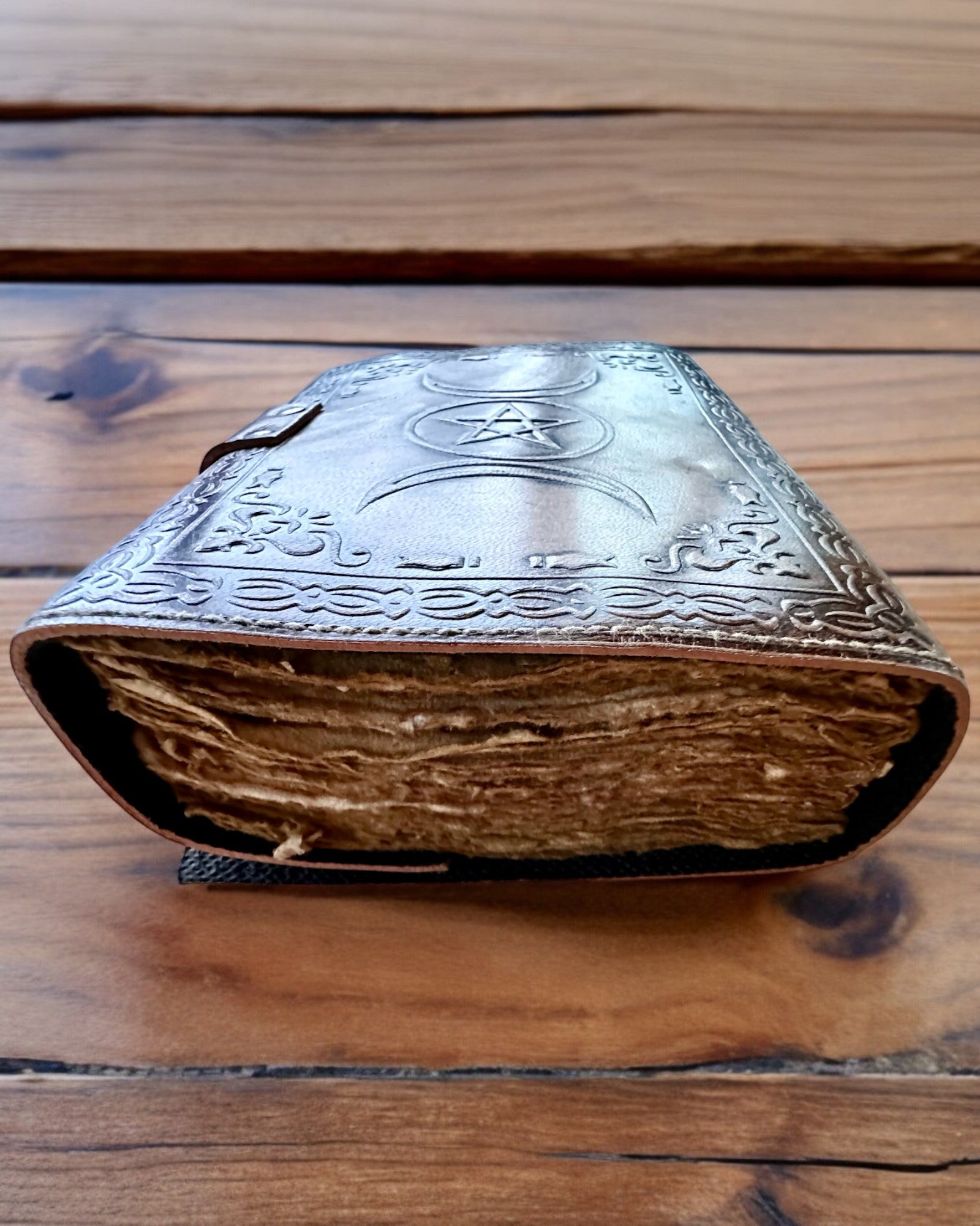 Premium Journal, Antique Design, Leather Notebook "Magic Chronicle" 200 pages, 2 options to choose from, personalization with engraving