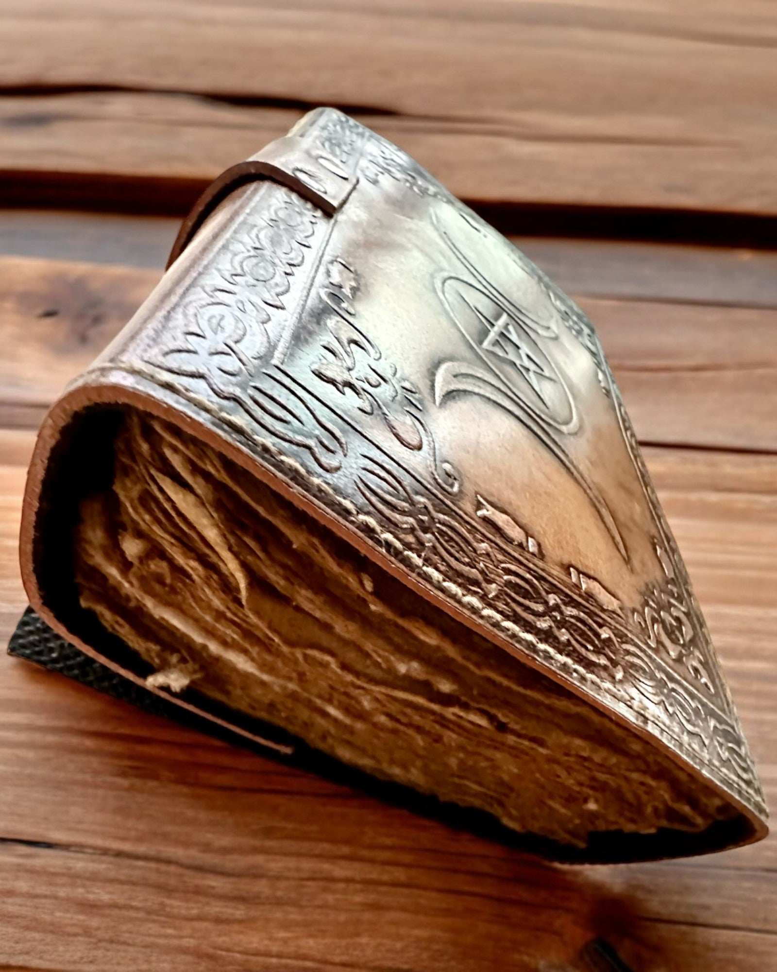 Premium Journal, Antique Design, Leather Notebook "Magic Chronicle" 200 pages, 2 options to choose from, personalization with engraving