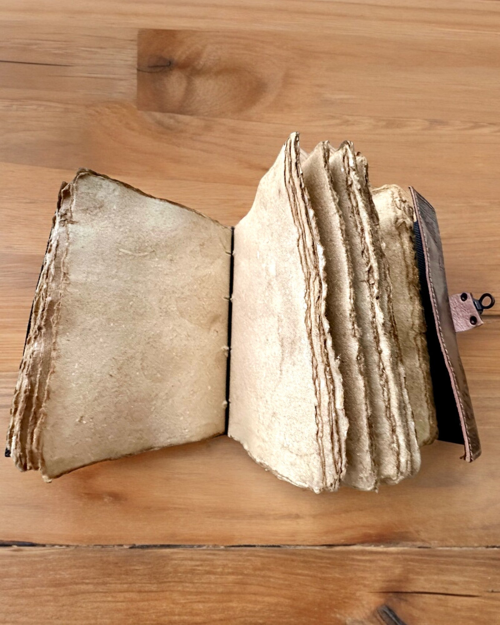 Premium Journal, Antique Design, Leather Notebook "Magic Chronicle" 200 pages, 2 options to choose from, personalization with engraving