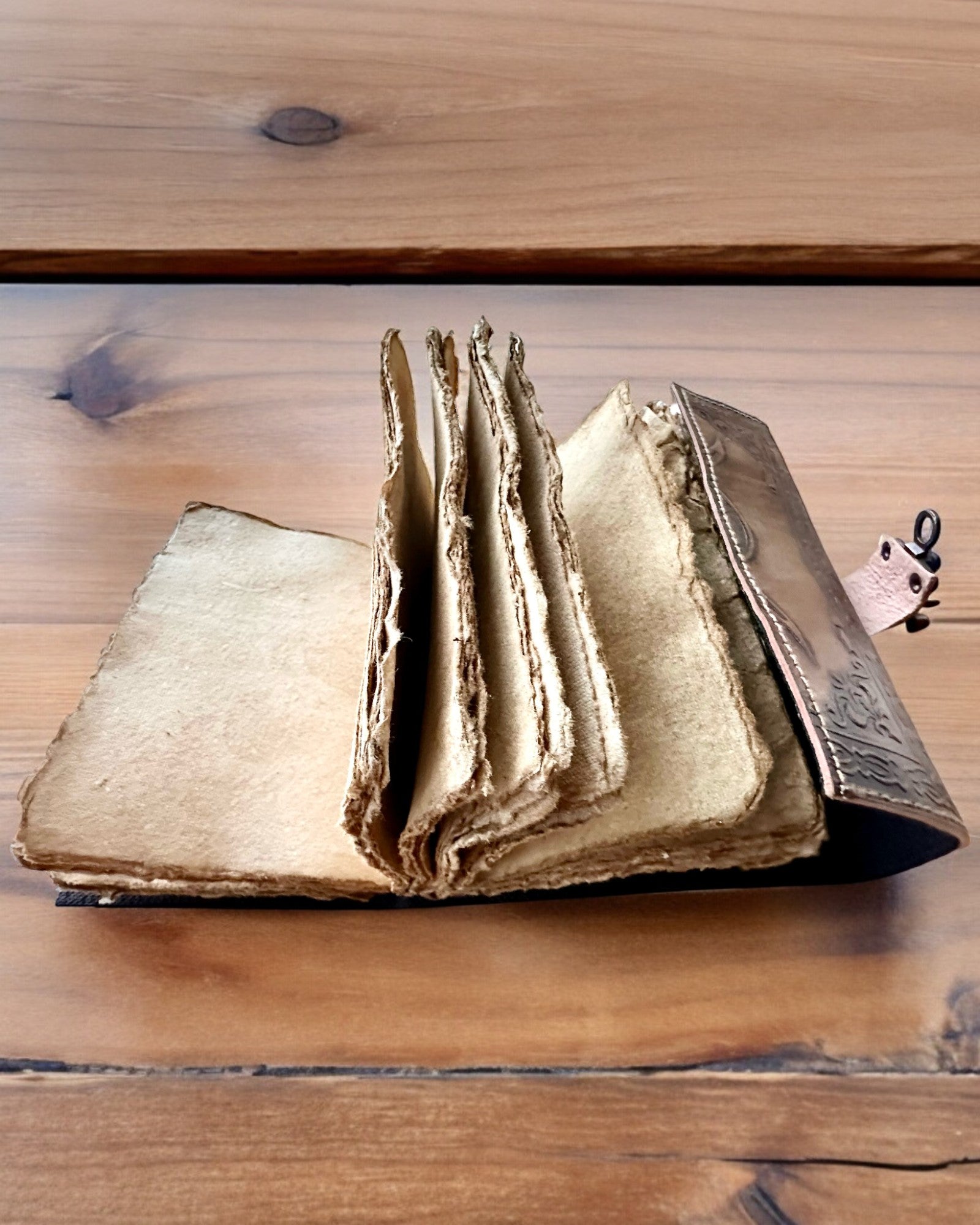 Premium Journal, Antique Design, Leather Notebook "Magic Chronicle" 200 pages, 2 options to choose from, personalization with engraving