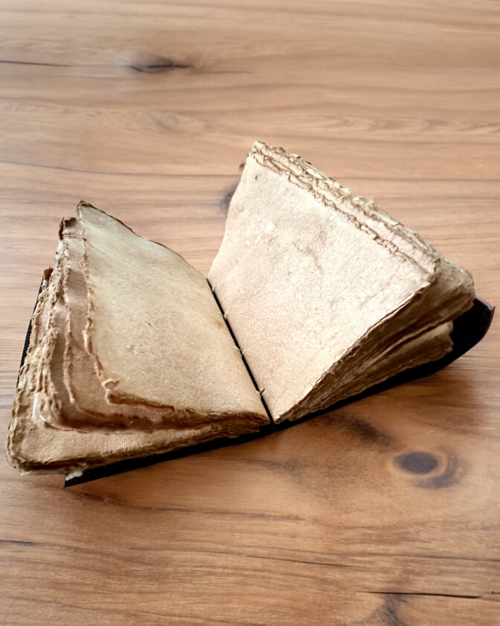 Premium Journal, Antique Design, Leather Notebook "Magic Chronicle" 200 pages, 2 options to choose from, personalization with engraving