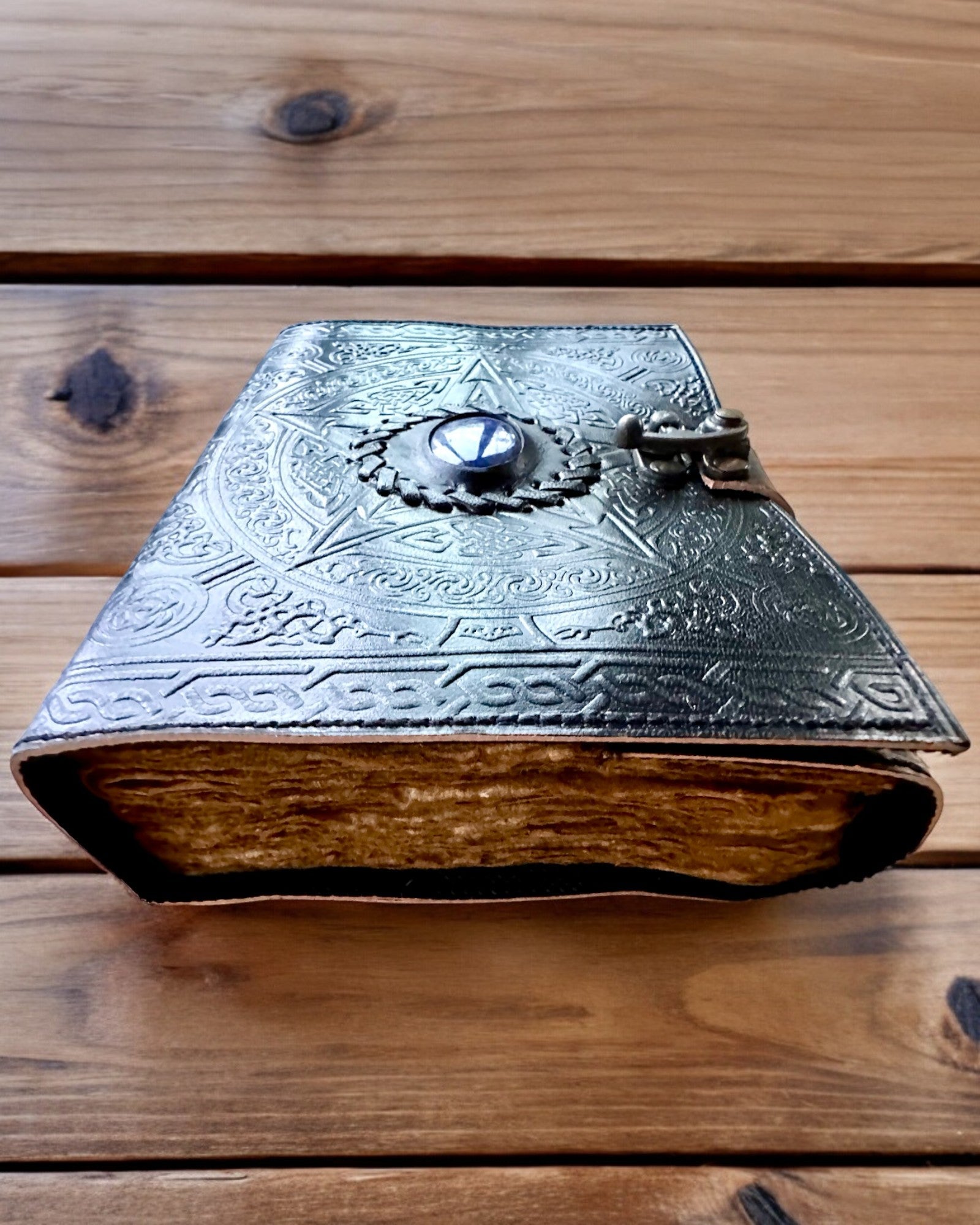 Premium Journal, Antique Design, Leather Notebook "Magic Chronicle" 200 pages, 2 options to choose from, personalization with engraving