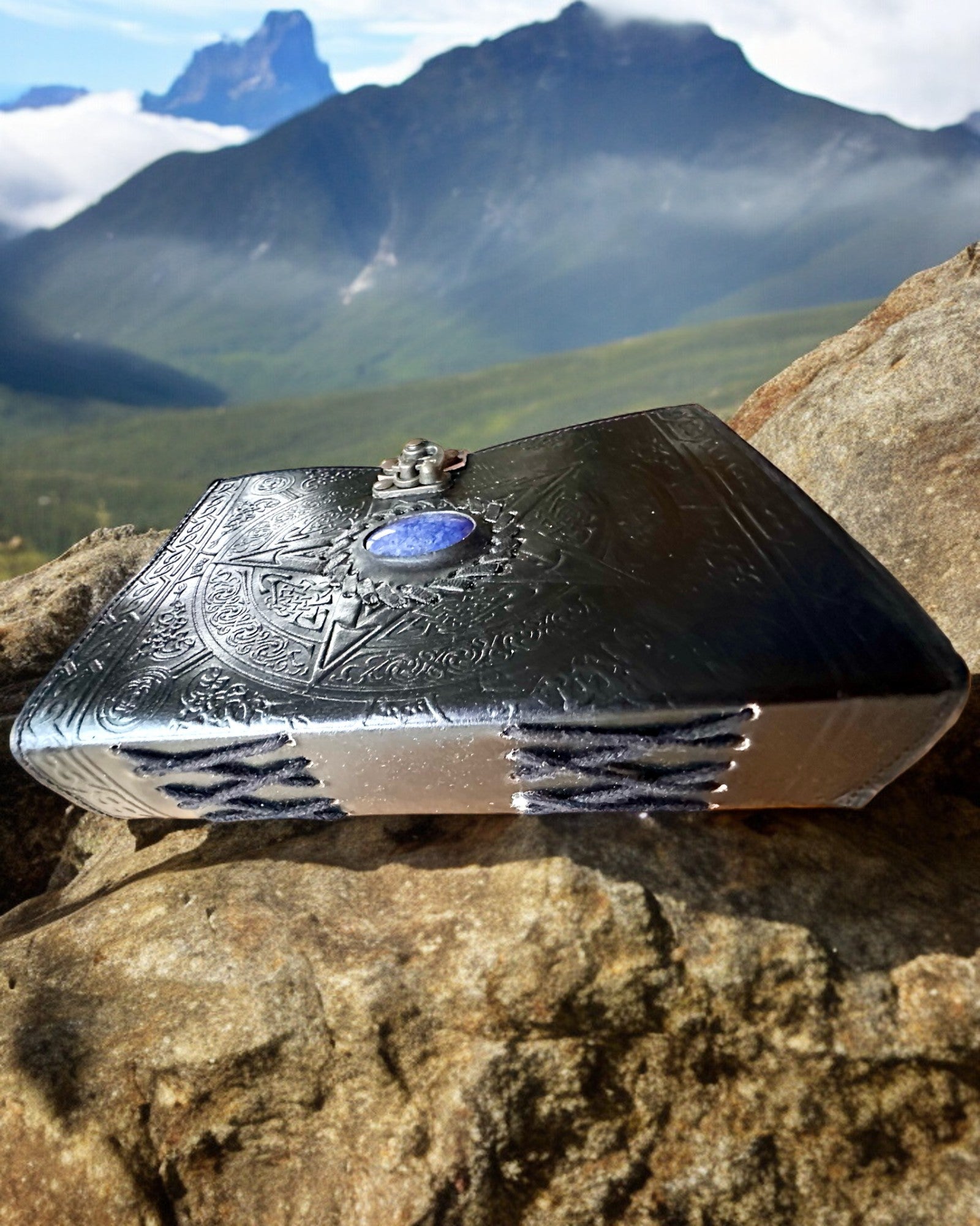 Premium Journal, Antique Design, Leather Notebook "Magic Chronicle" 200 pages, 2 options to choose from, personalization with engraving