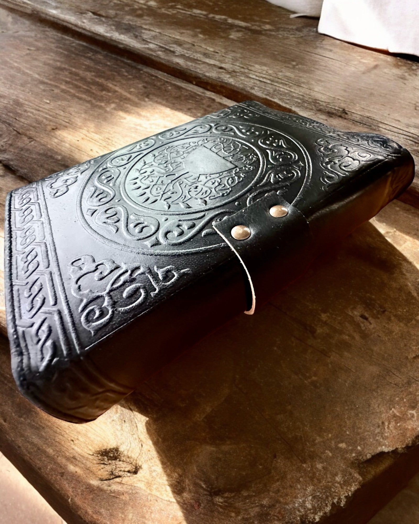 Premium Journal, Antique Design, Leather Notebook "Magic Chronicle" 200 pages, 2 options to choose from, personalization with engraving