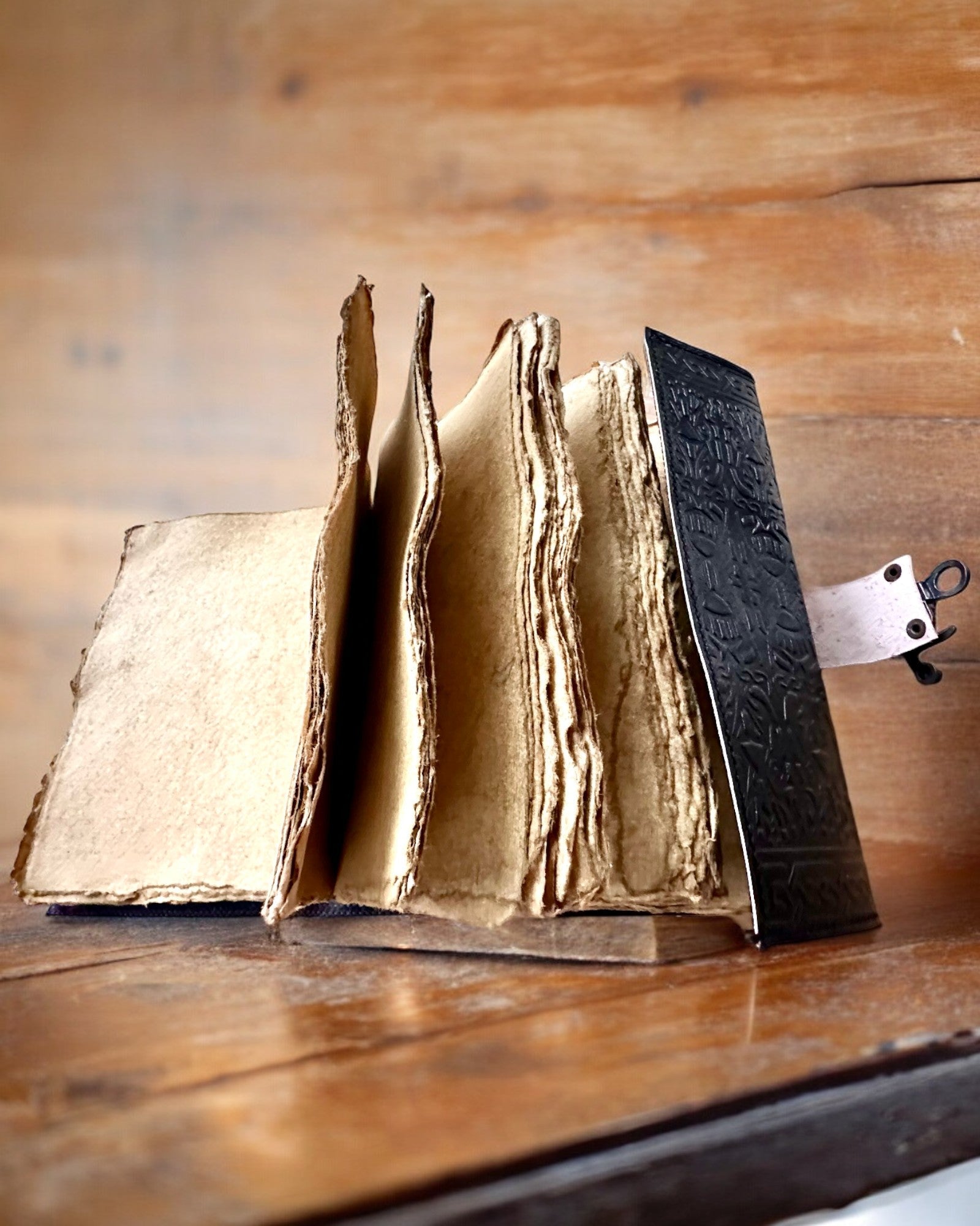 Premium Journal, Antique Design, Leather Notebook "Magic Chronicle" 200 pages, 2 options to choose from, personalization with engraving