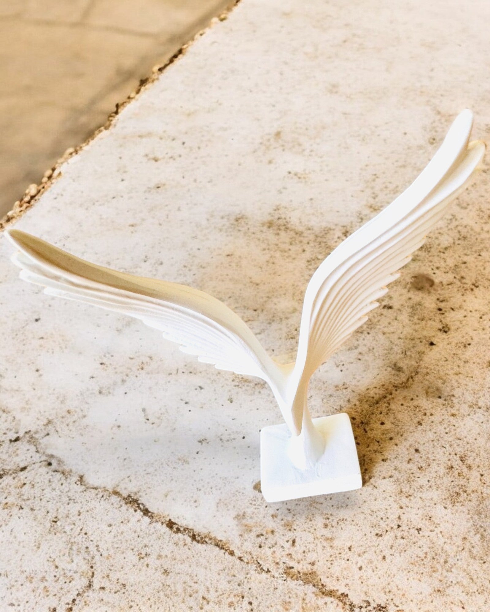 Elegant Angel Wings Figurine 15 cm high – "Winged Guardians", customizable with engraving for a gift, personalization, 2 color variants