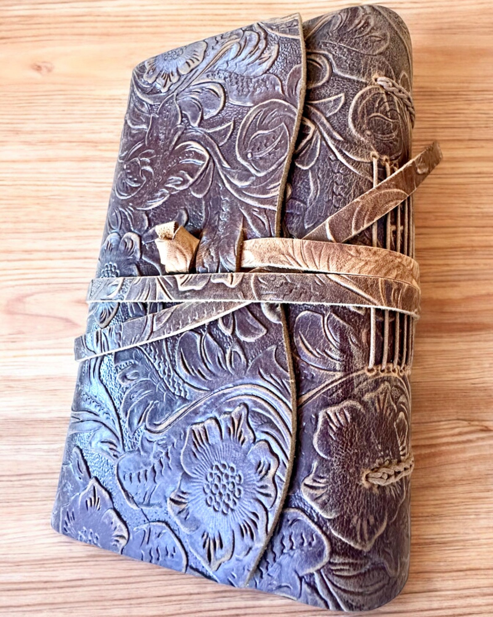 Premium Leather Notebook "Nature's Elegance" - 200 pages, 120g, notebook, sketchbook, 2 colors to choose from, personalization with engraving