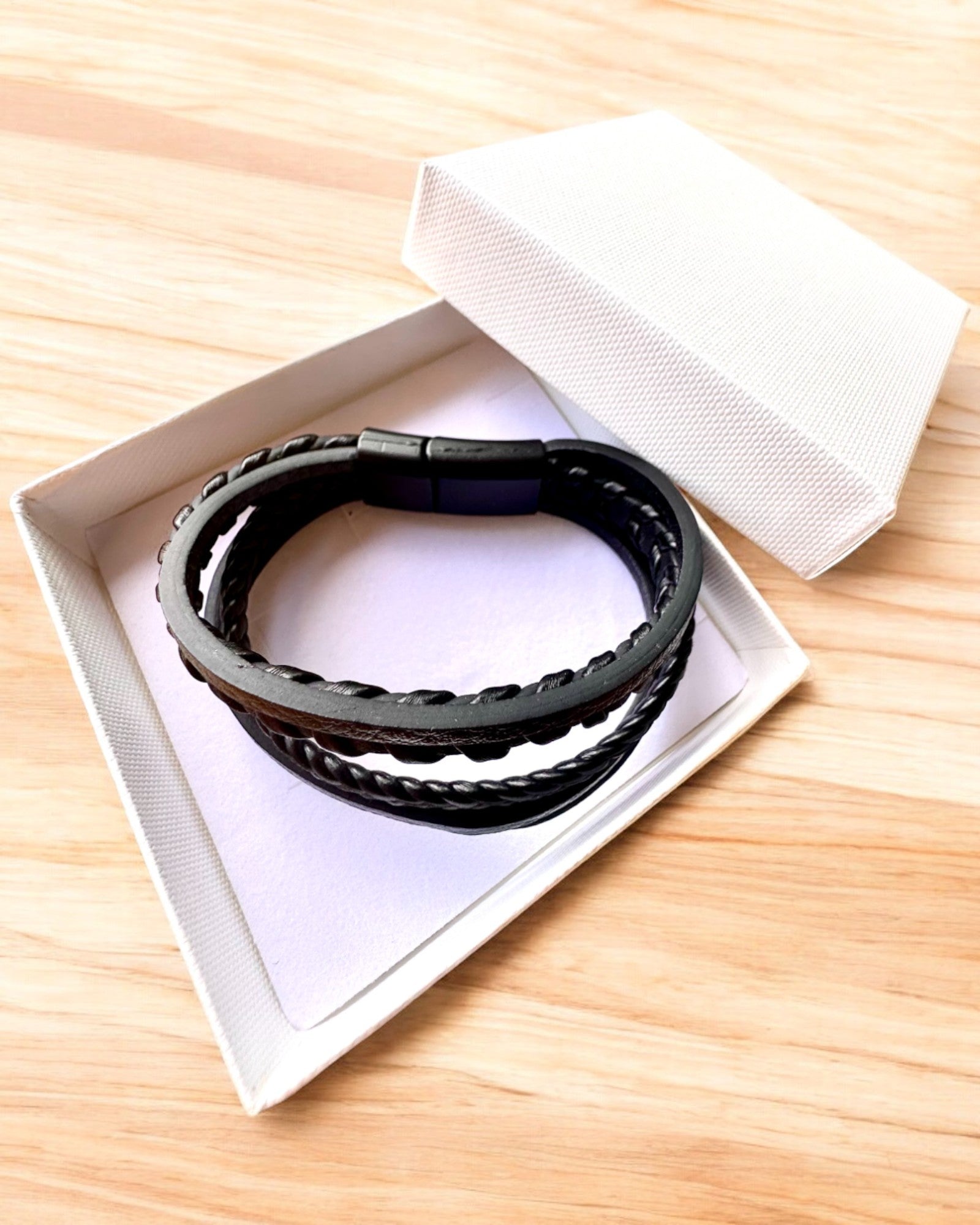 "StyleTwist" Bracelet with Personalized Engraving