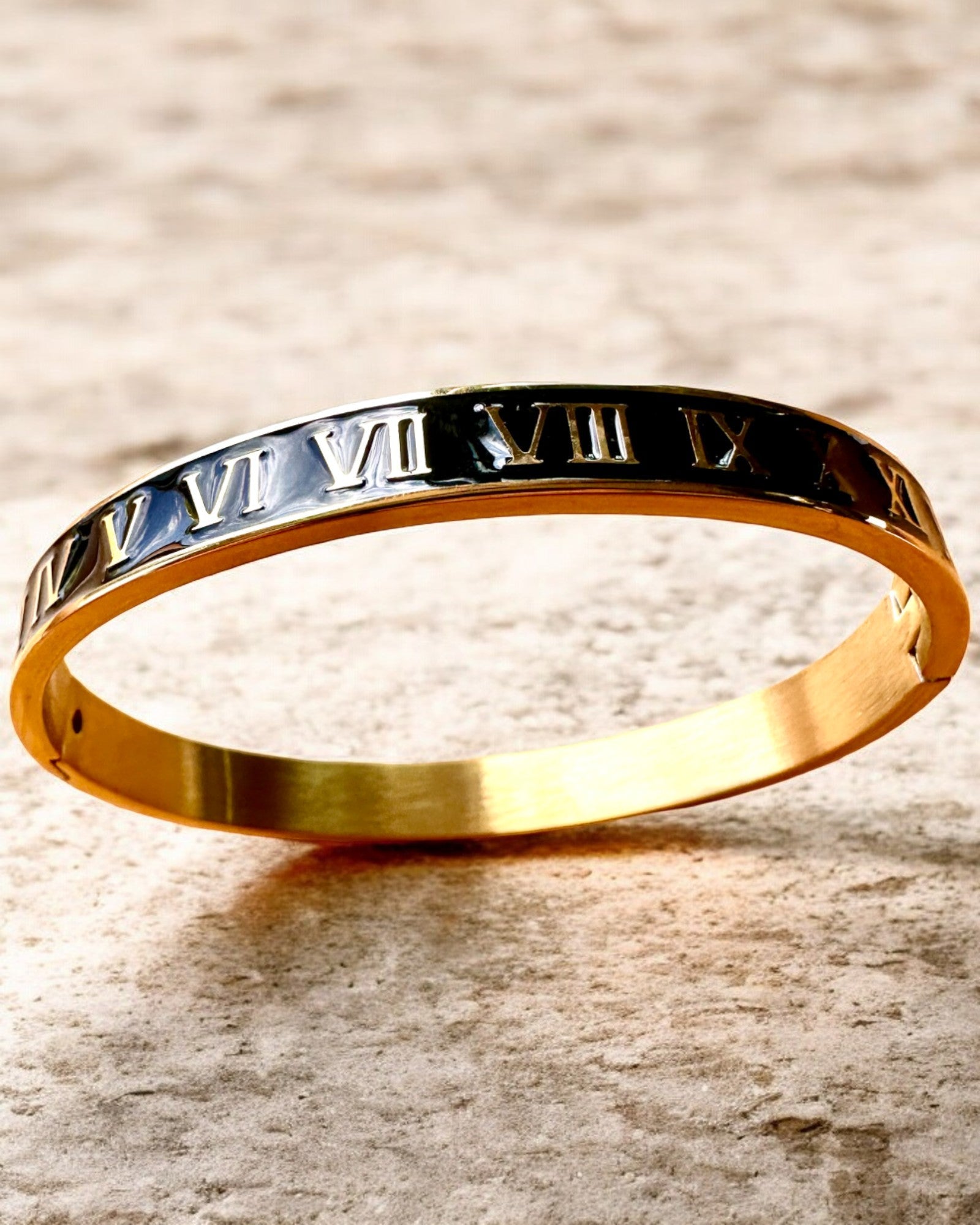 Bracelet "Time of Elegance" - gold color Stainless Steel with Roman Numerals, customizable with engraving