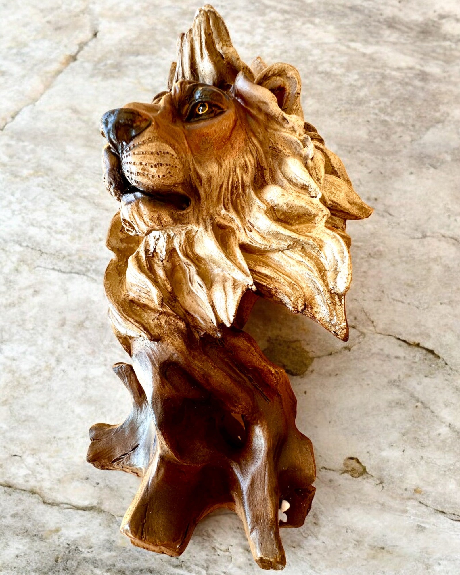 "Lion's Courage" - Resin Figurine, 28 cm tall, with engraving option for a gift