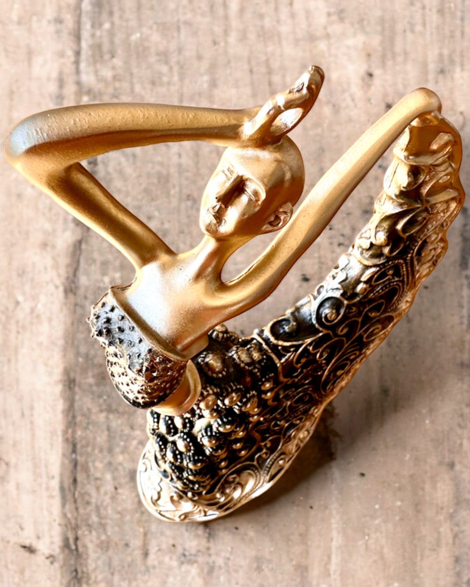 Elegant Sculpture "Golden Glow Dancer", 29 cm in height, with engraving option for a gift