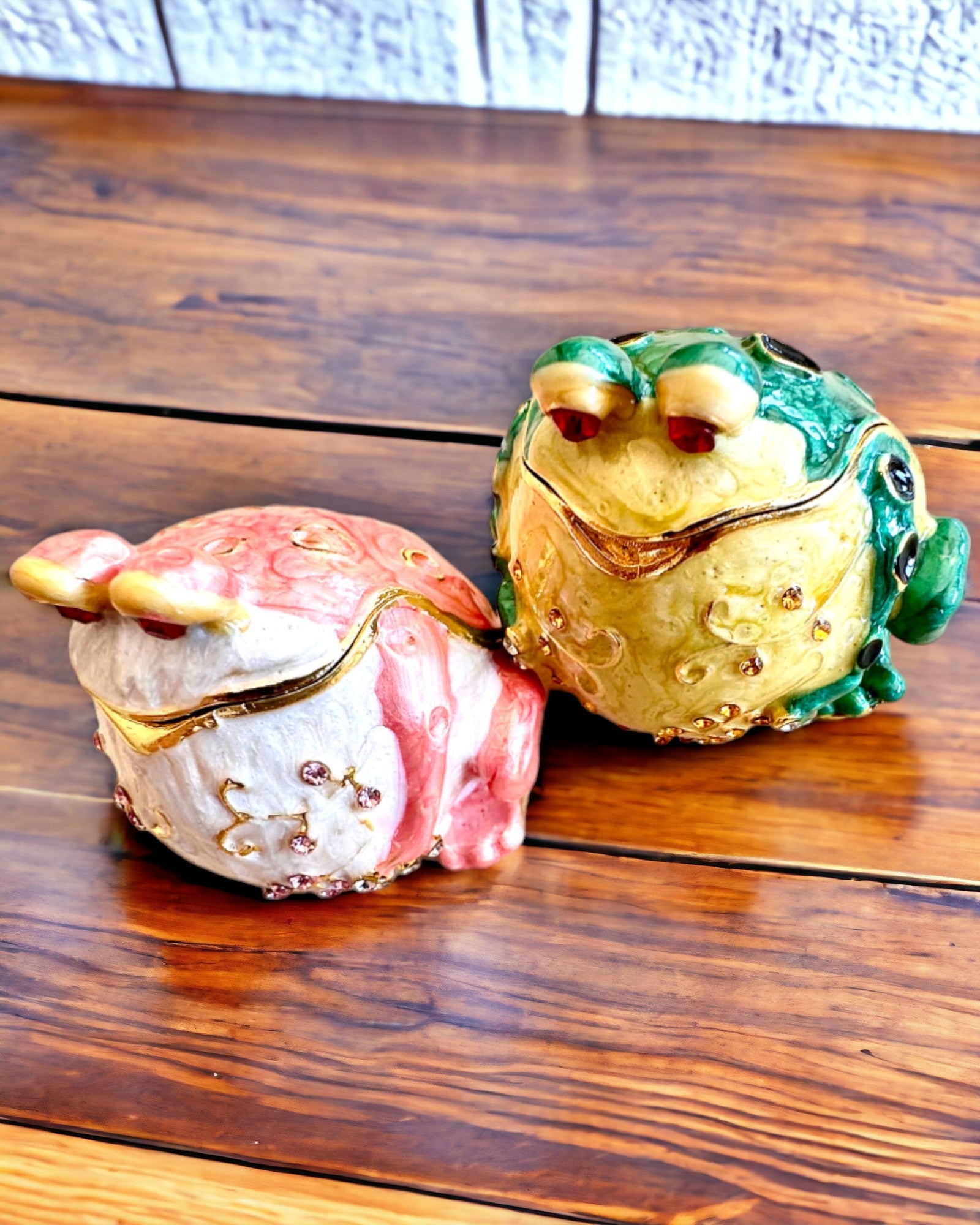 Elegant decorative box "Frog Treasure" for a personalized gift, with engraving option