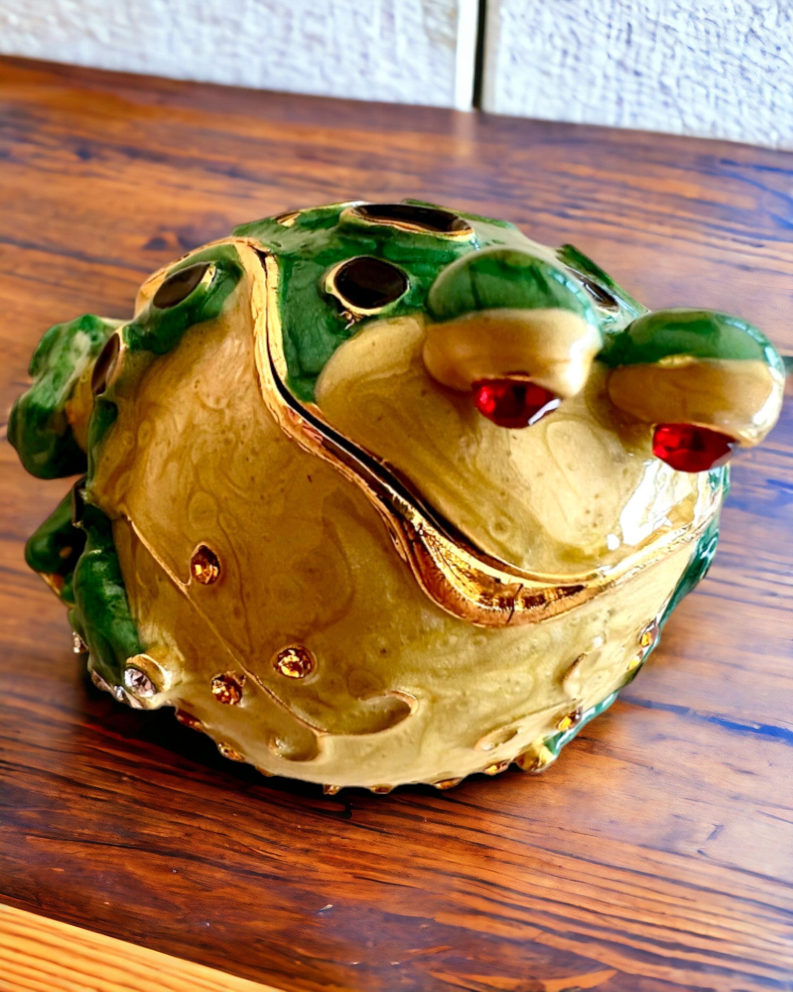 Elegant decorative box "Frog Treasure" for a personalized gift, with engraving option