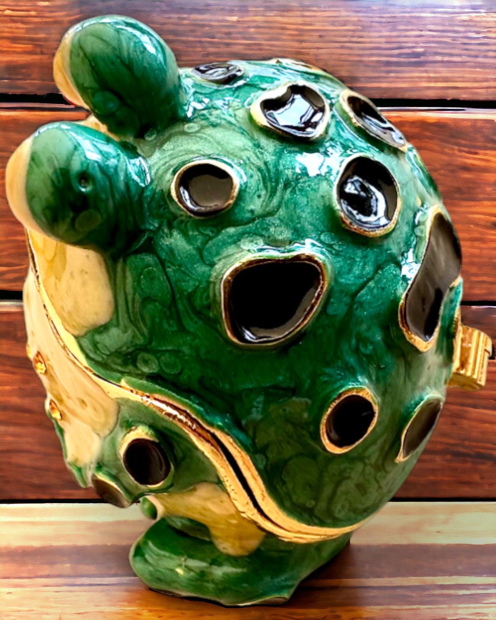 Elegant decorative box "Frog Treasure" for a personalized gift, with engraving option