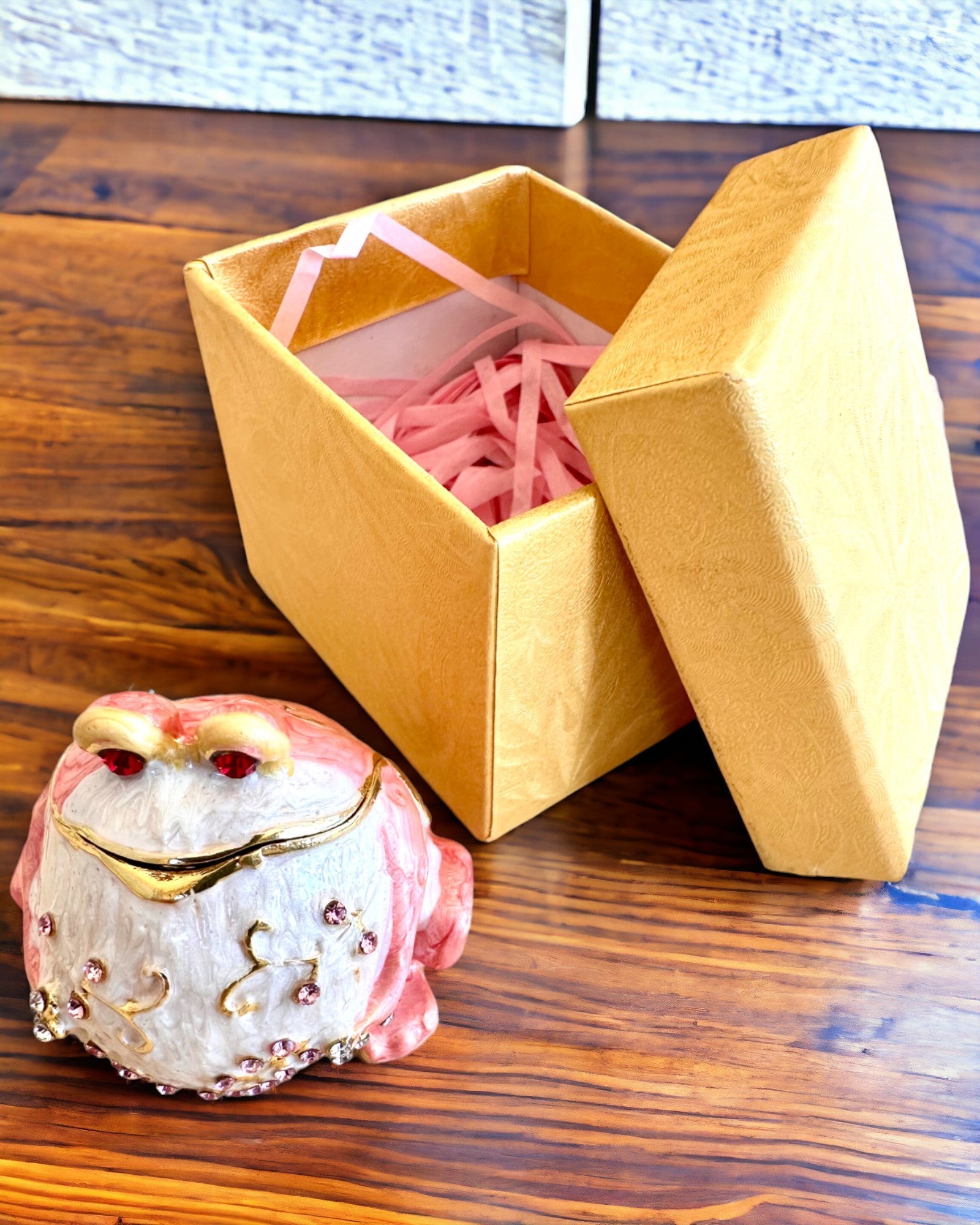 Elegant decorative box "Frog Treasure" for a personalized gift, with engraving option