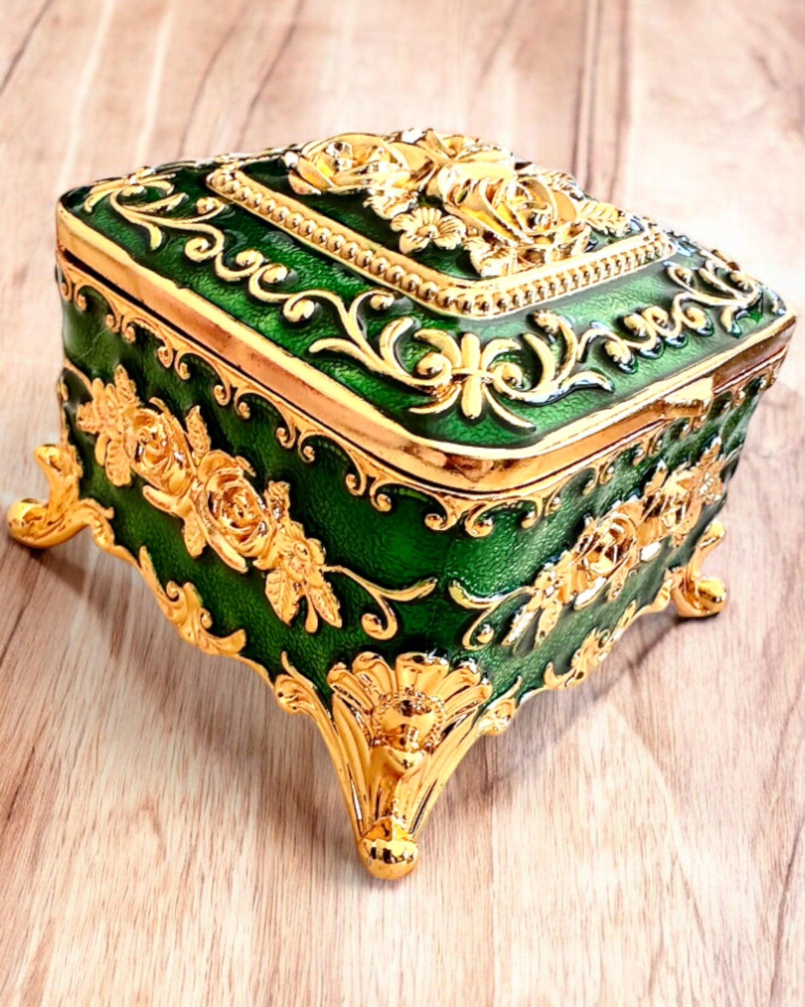 "Royal Elegance" Box with Engraving Option for a Gift