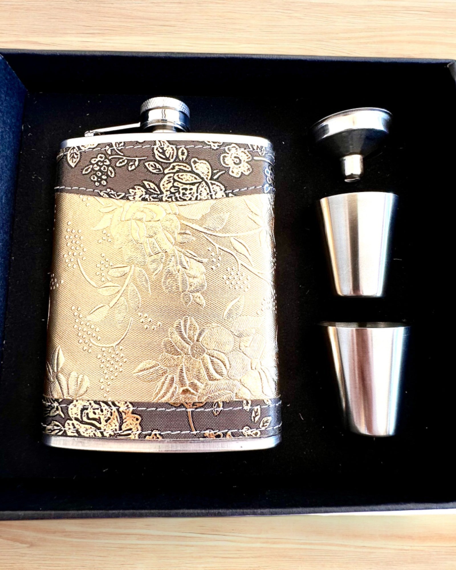 Elegant "Golden Rose" flask with a set of glasses, personalized engraving for a gift