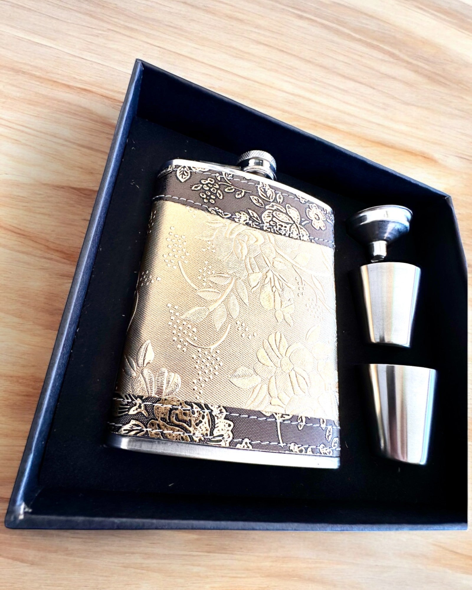 Elegant "Golden Rose" flask with a set of glasses, personalized engraving for a gift