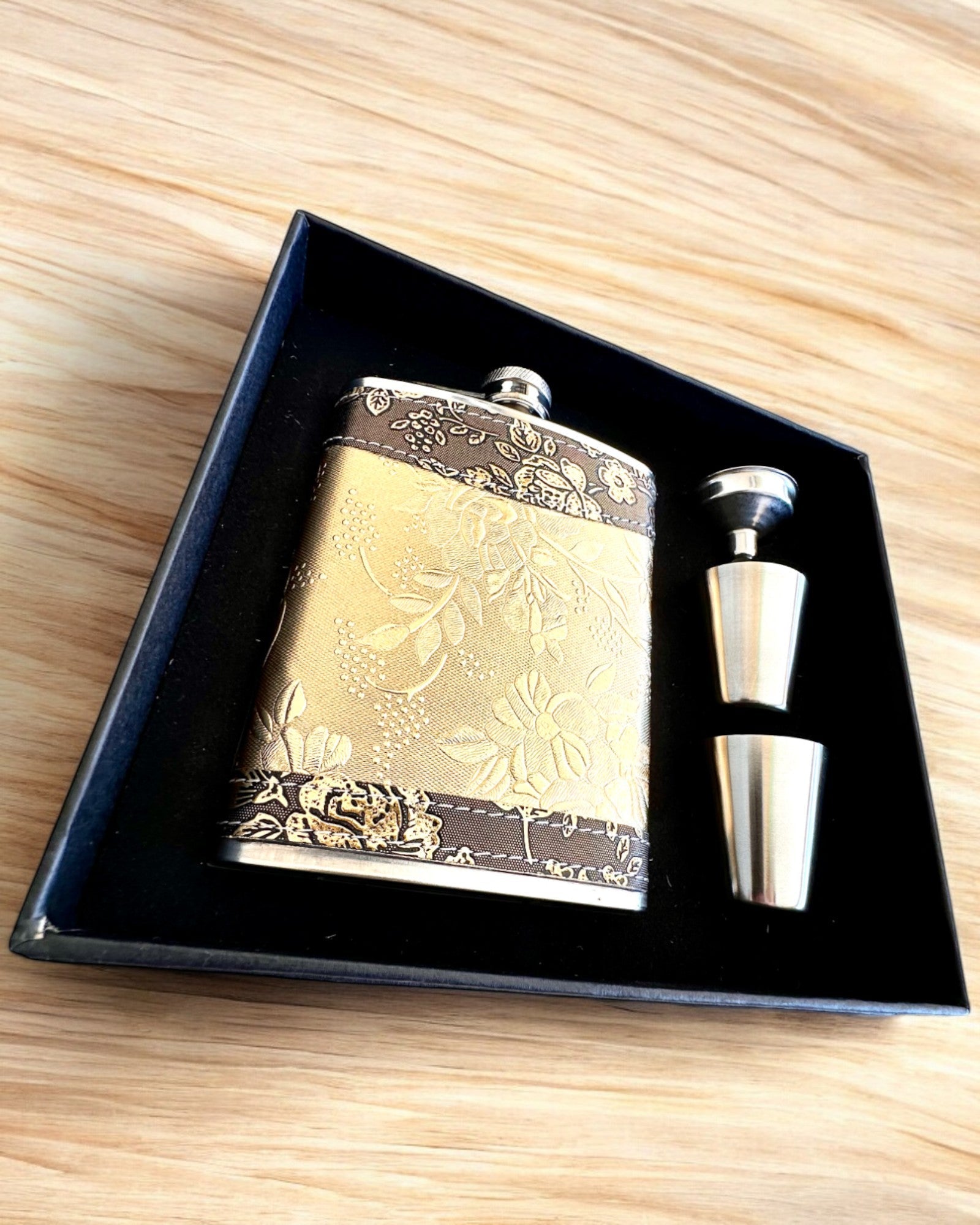 Elegant "Golden Rose" flask with a set of glasses, personalized engraving for a gift