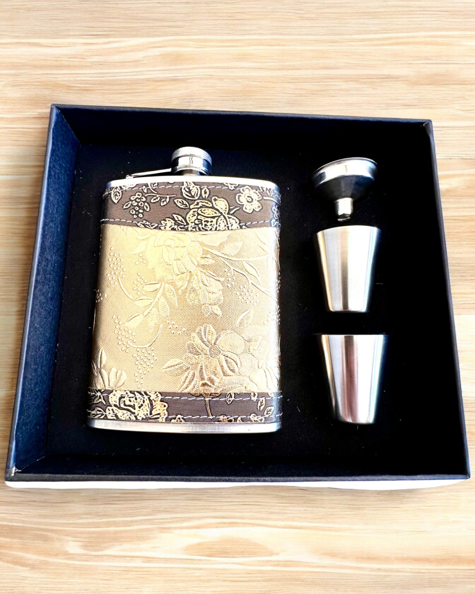 Elegant "Golden Rose" flask with a set of glasses, personalized engraving for a gift