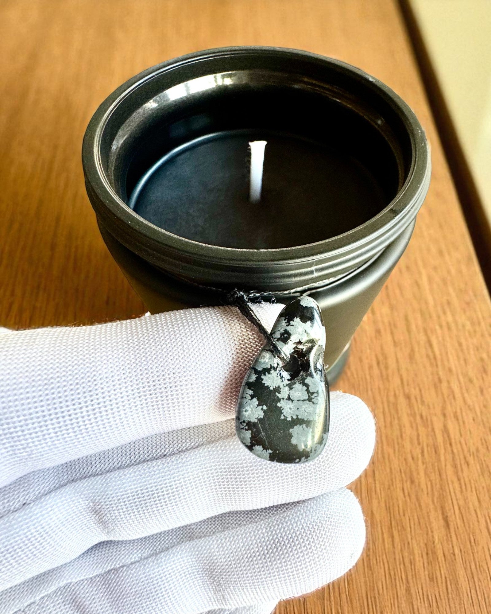 Obsidian Intentional Soy Candle – self-confidence and inner strength, 250 ml, option for personalization as a gift