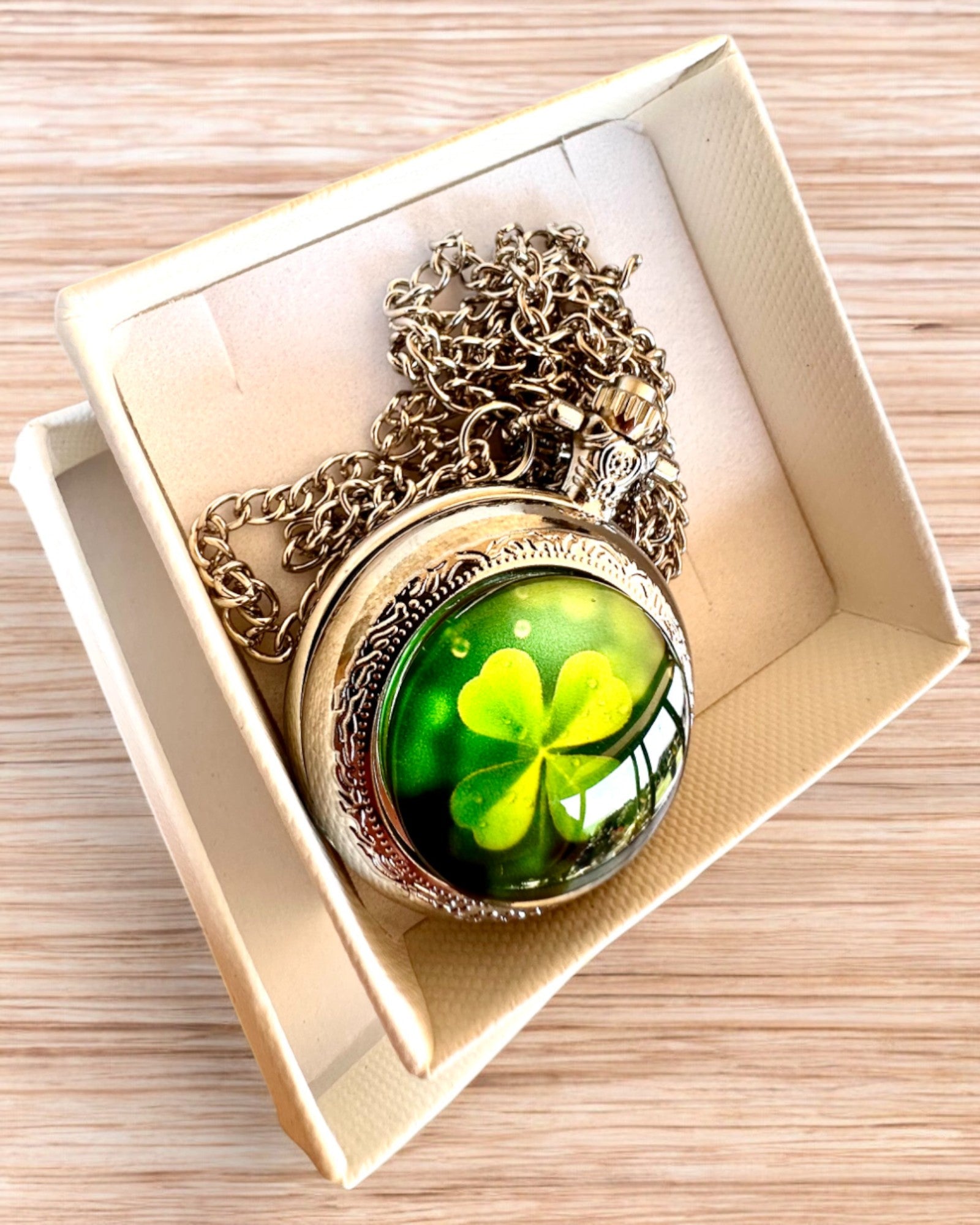 "CloverTime" pocket watch with a four-leaf clover motif, customizable with engraving for a gift