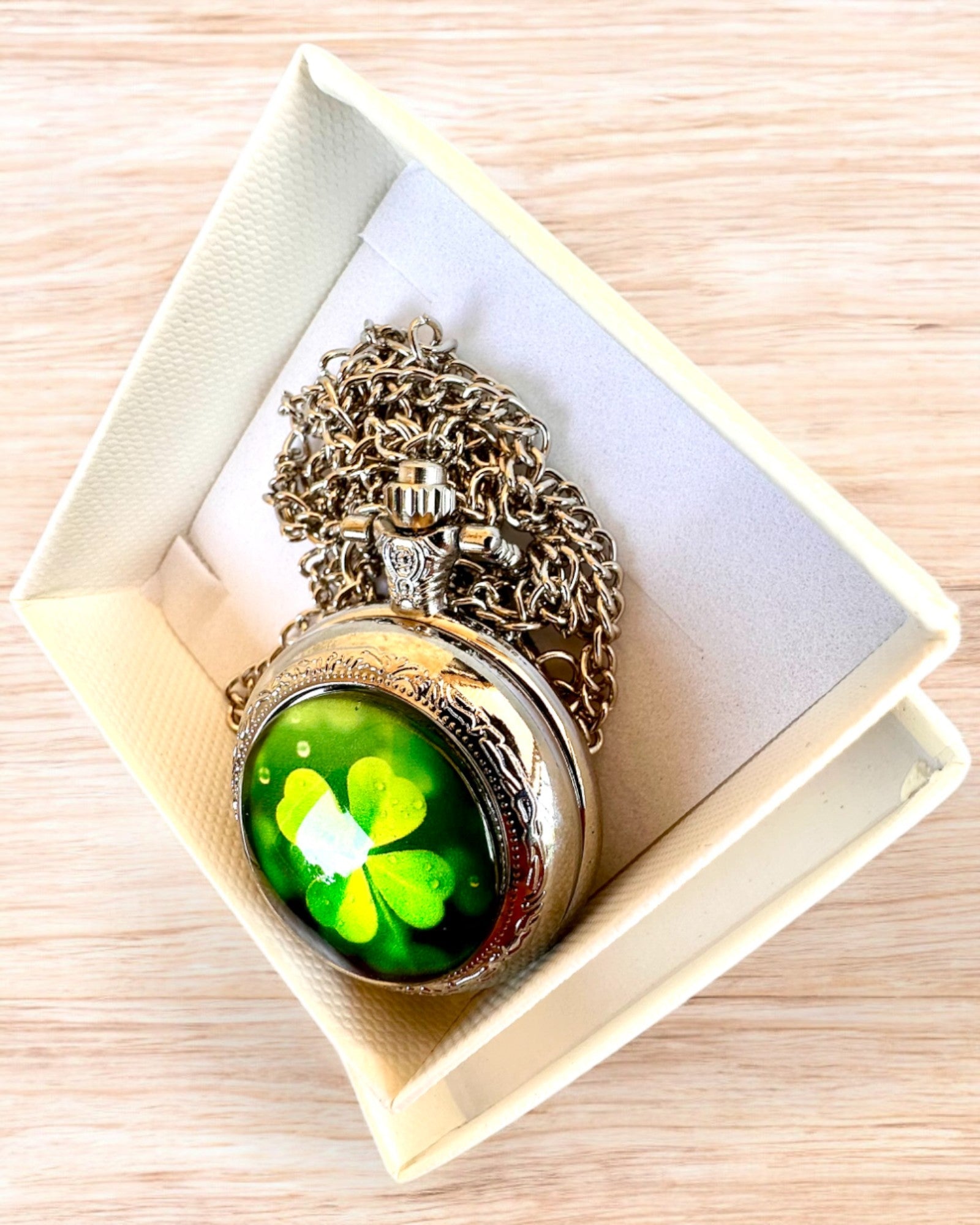 "CloverTime" pocket watch with a four-leaf clover motif, customizable with engraving for a gift