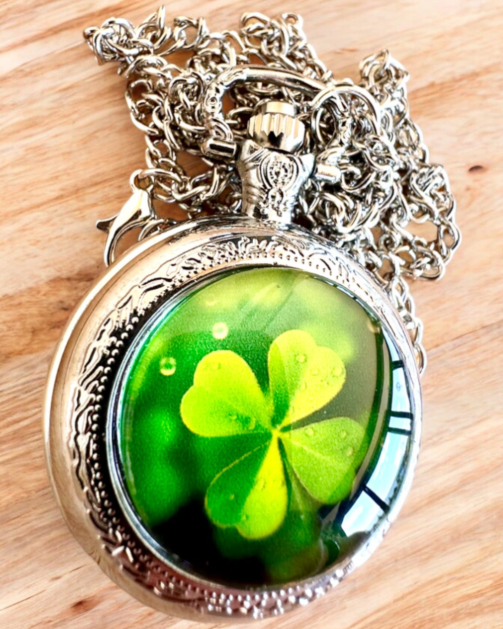 "CloverTime" pocket watch with a four-leaf clover motif, customizable with engraving for a gift