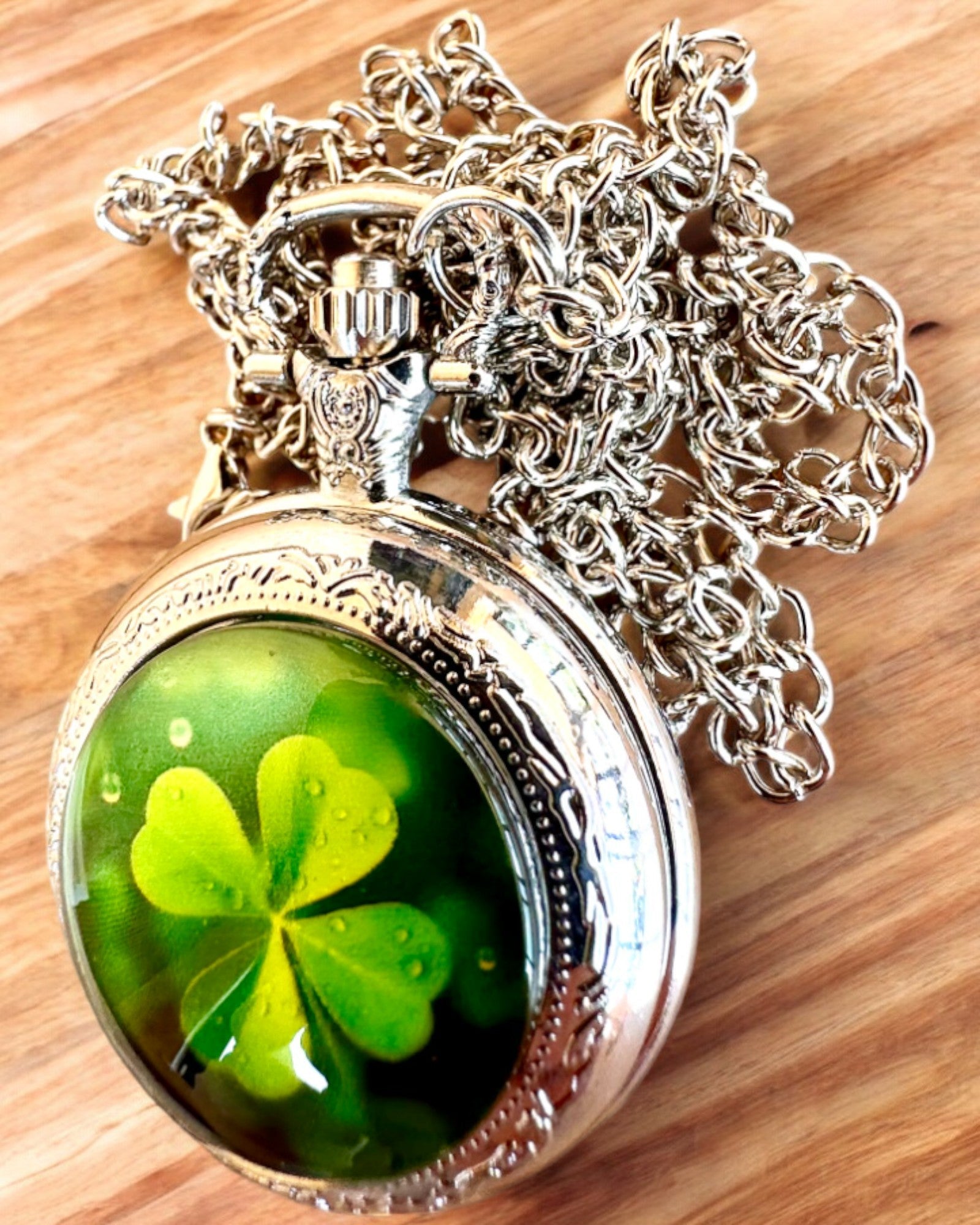 "CloverTime" pocket watch with a four-leaf clover motif, customizable with engraving for a gift