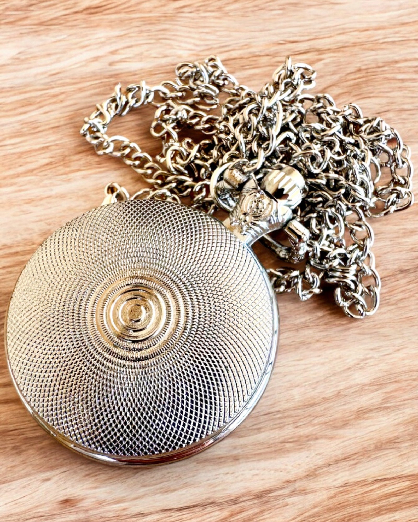 "CloverTime" pocket watch with a four-leaf clover motif, customizable with engraving for a gift