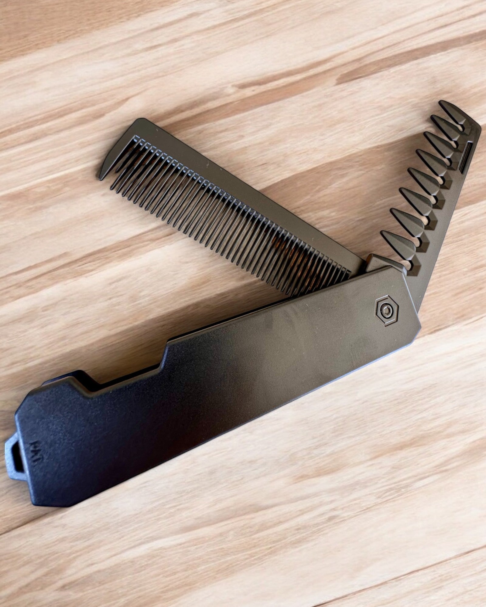 Comblok - Foldable Multifunctional Comb, customizable with engraving for a gift