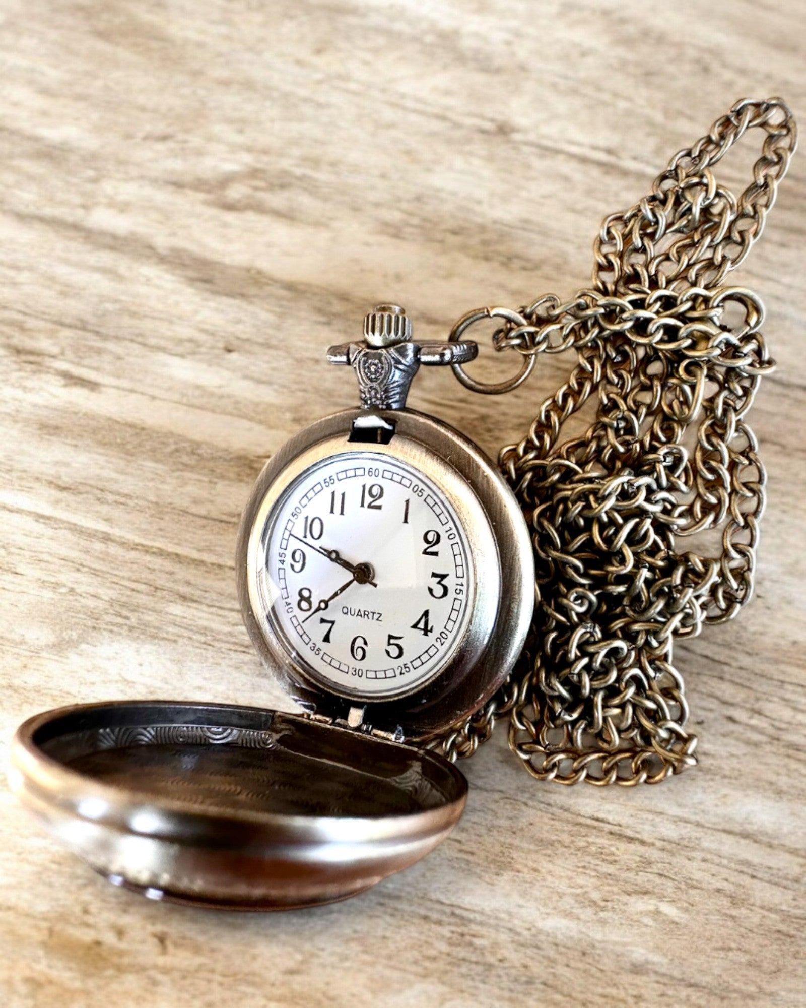 Elegant "Słoneczna Luminacja" pocket watch with engraving option for a gift
