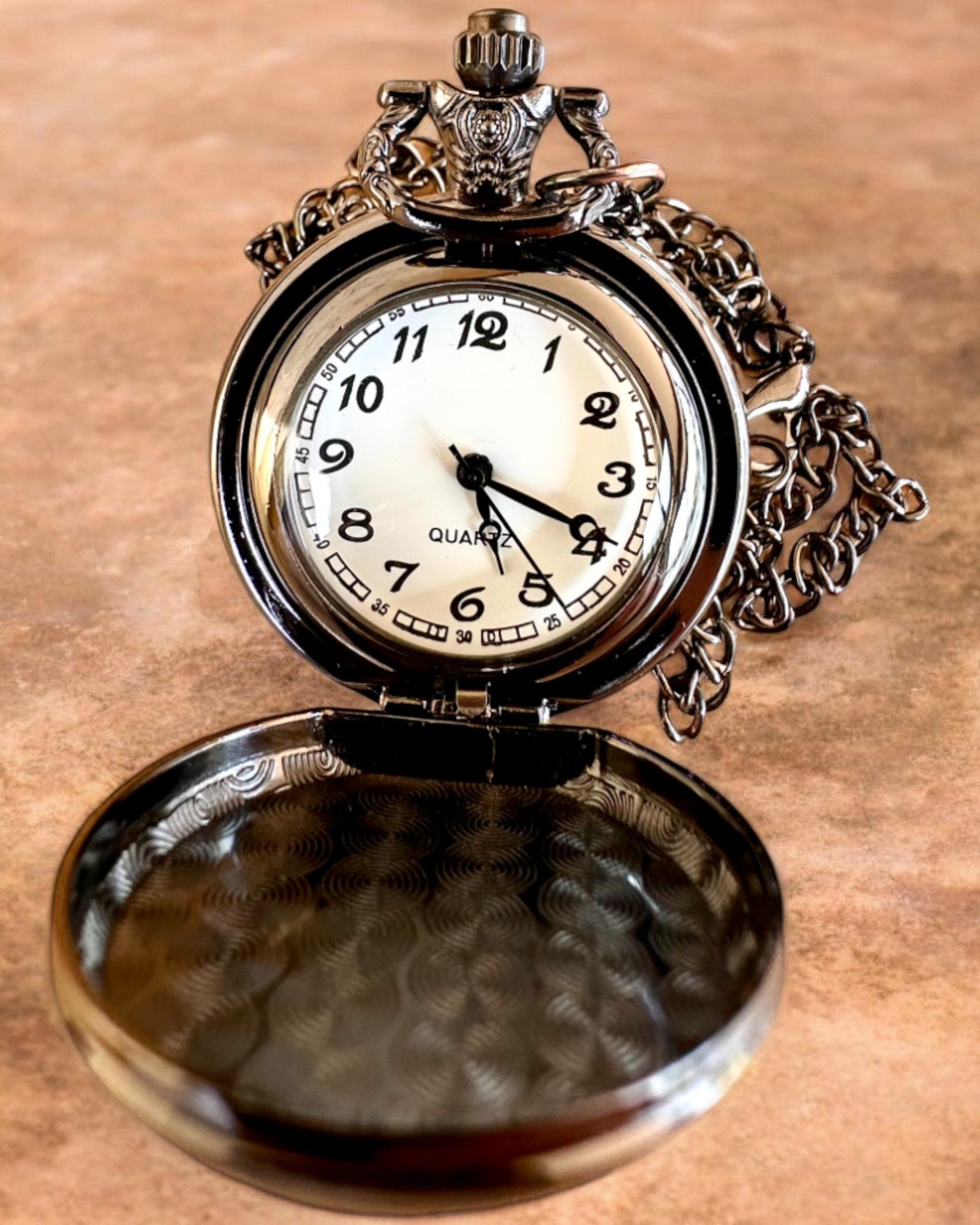 "Magic Deck" Pocket Watch - Stylish Stainless Steel Accessory, Personalized Engraving for a Gift