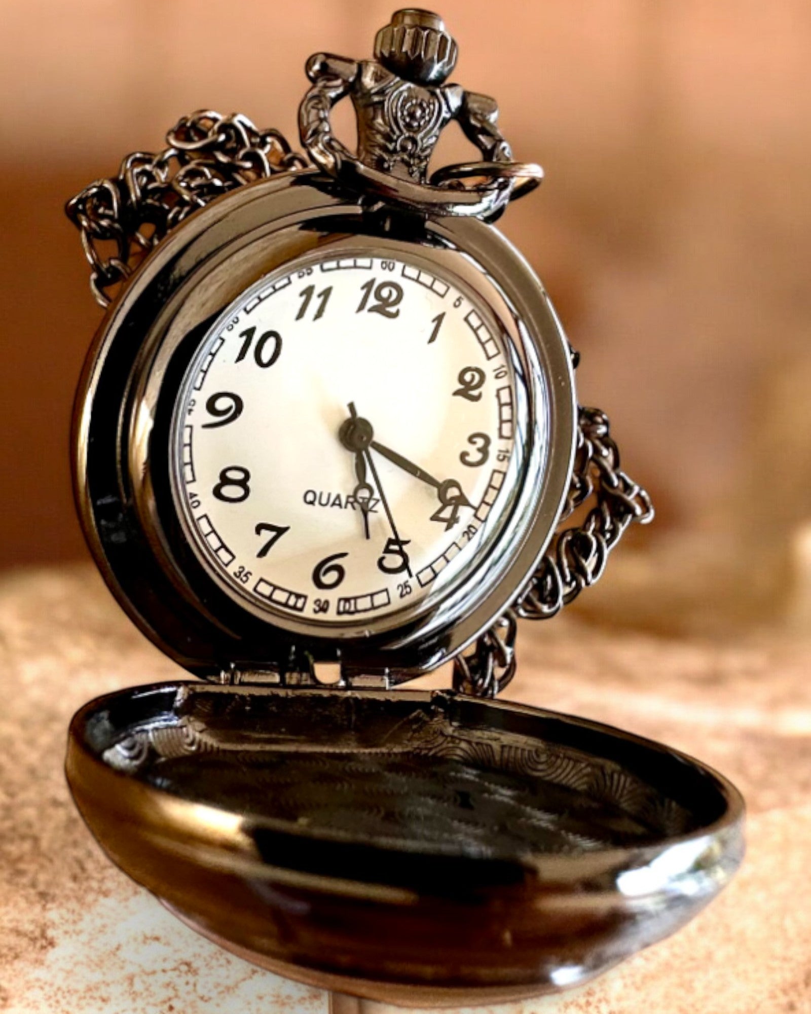 "Magic Deck" Pocket Watch - Stylish Stainless Steel Accessory, Personalized Engraving for a Gift