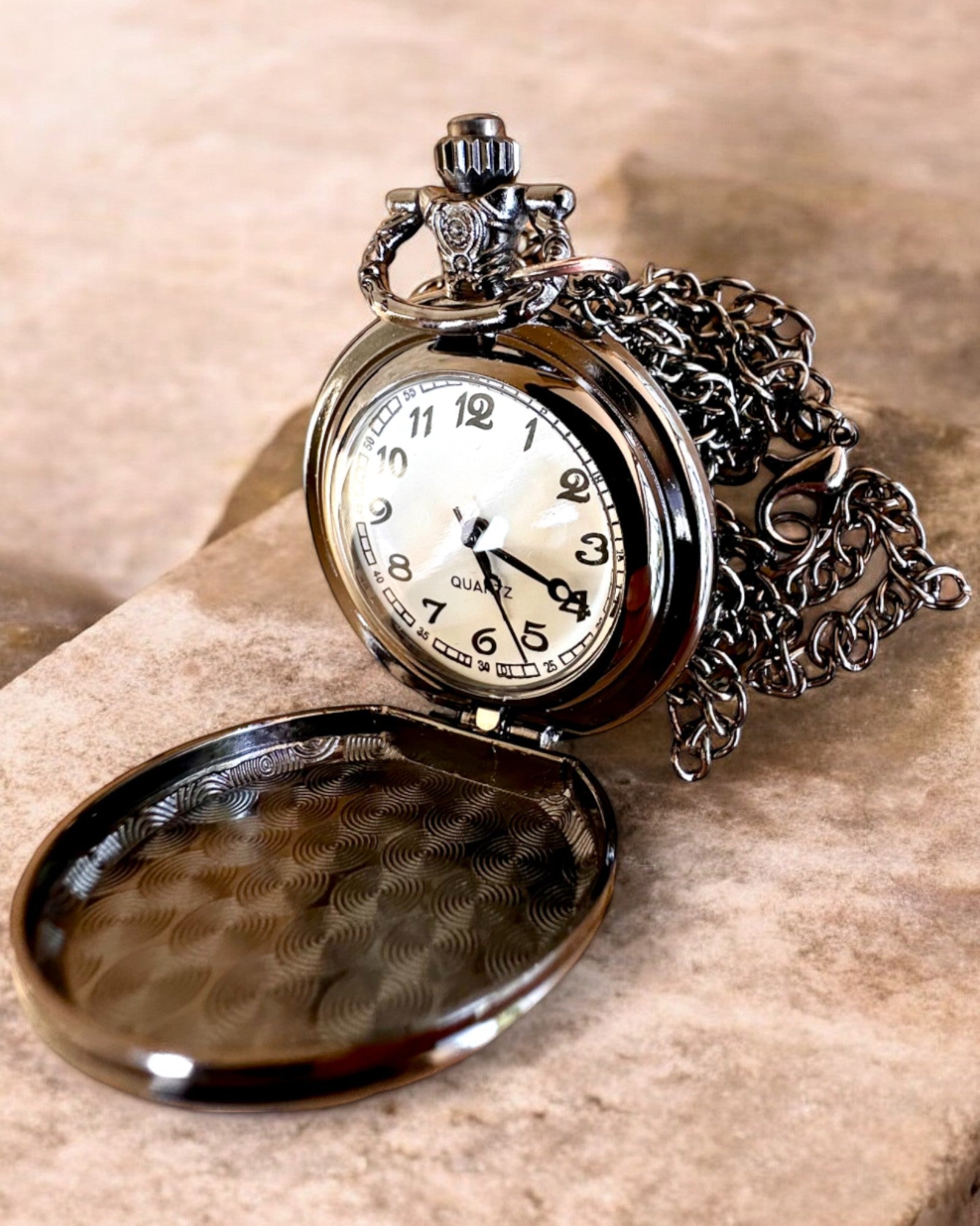 "Magic Deck" Pocket Watch - Stylish Stainless Steel Accessory, Personalized Engraving for a Gift