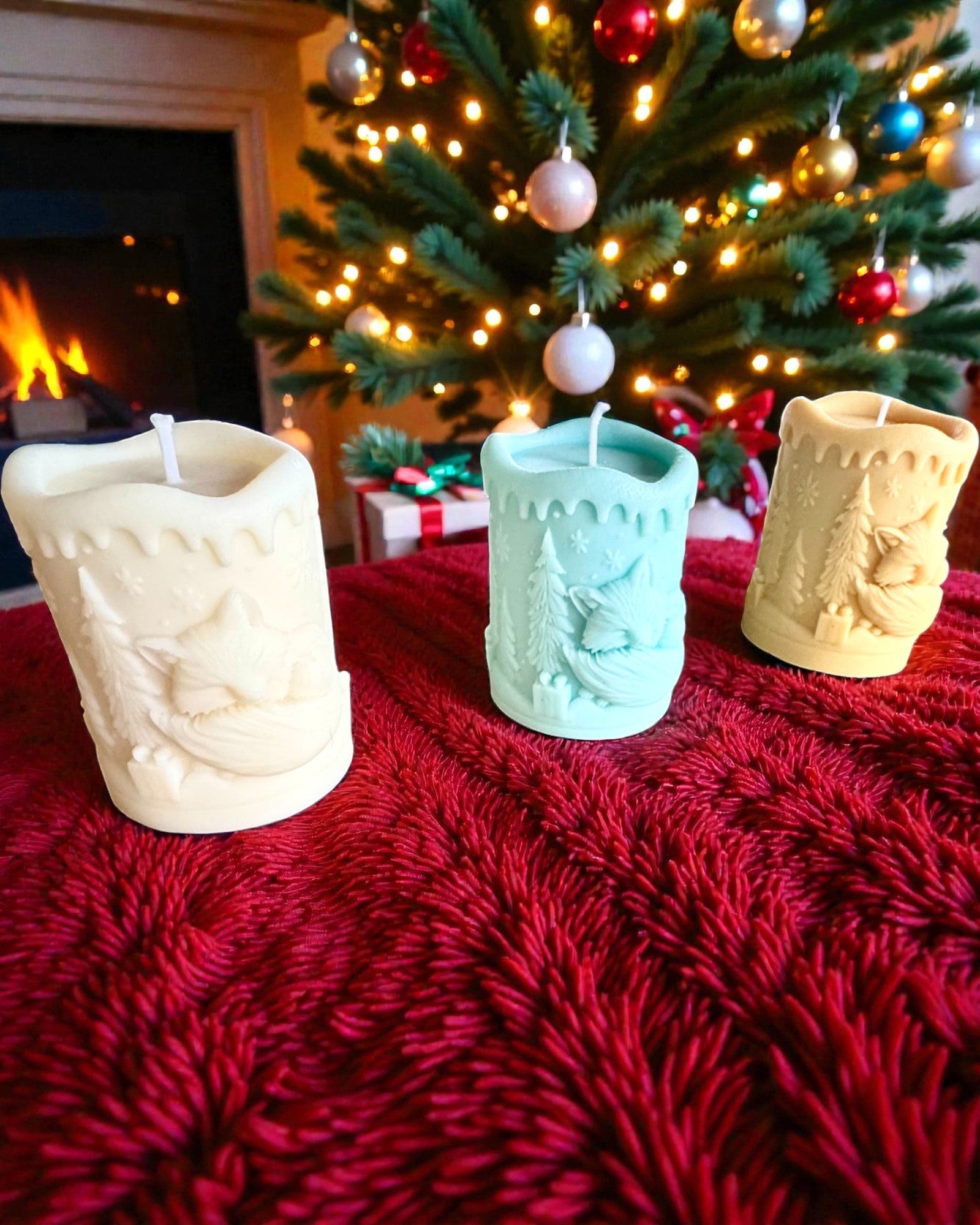 Soy candle Winter Fox, 7.5 cm tall, hand-poured soy candle with a cute sleeping fox, customizable with engraving on the plaque