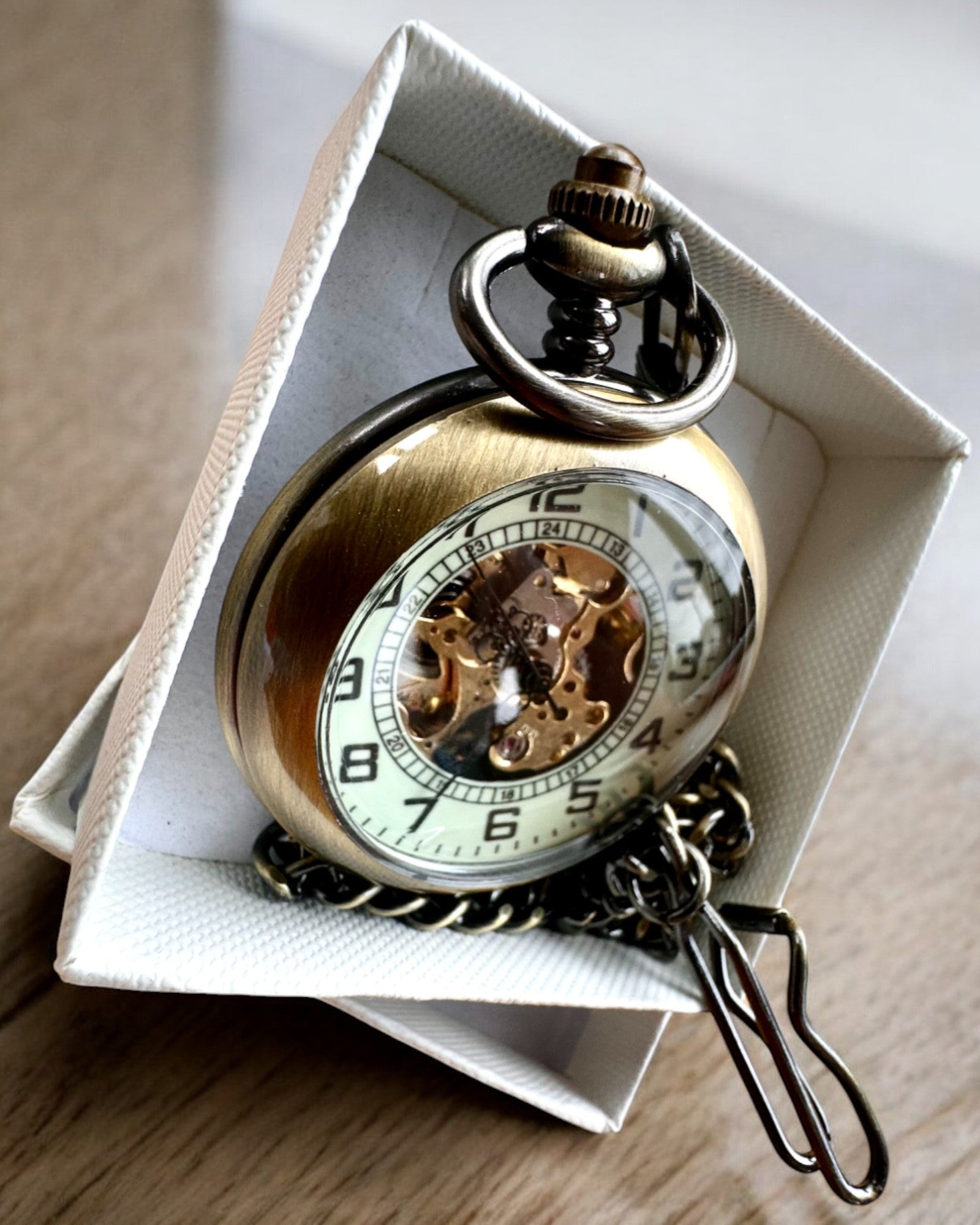 Classic Pocket Watch "Oldtimer" - stylish retro elegance, customizable with engraving for a gift