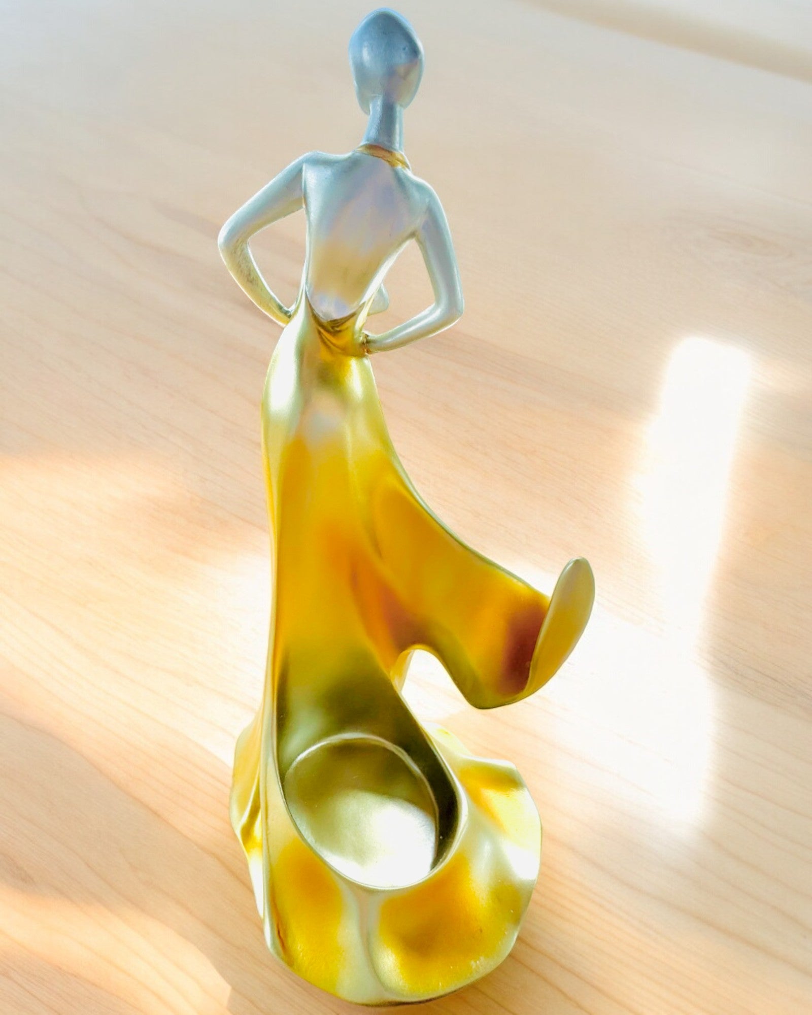 Elegant Bottle Holder - Lady Statue - personalization with engraving, 2 variants to choose from