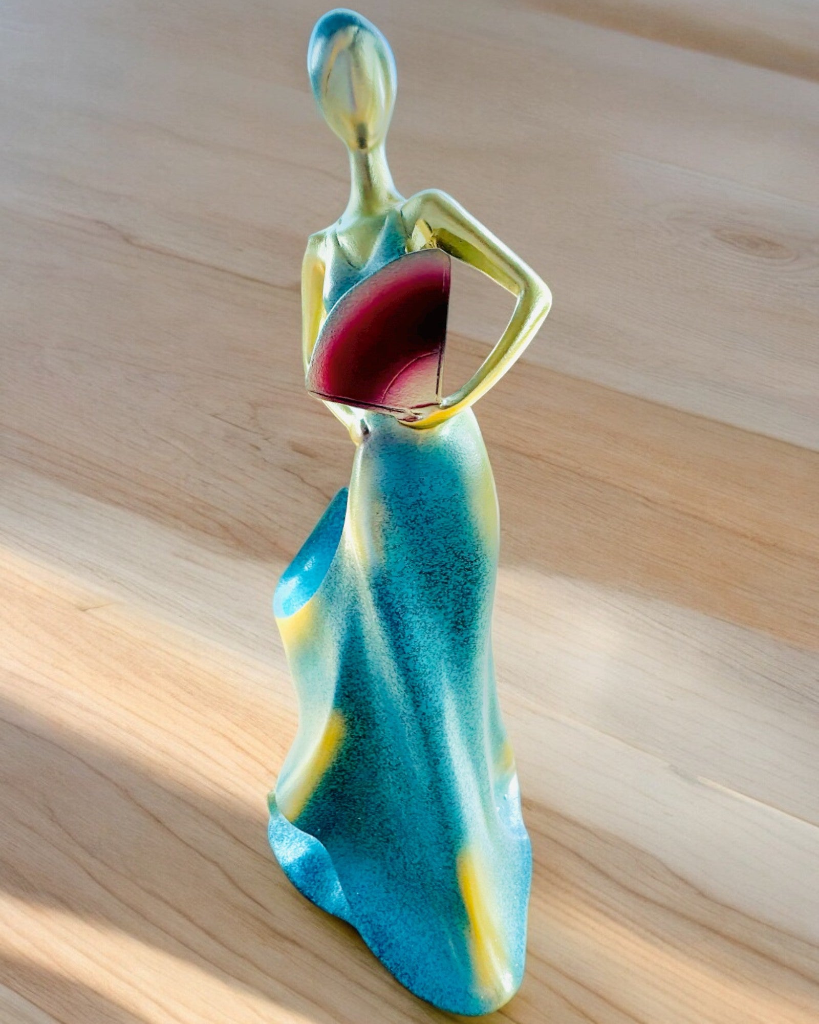 Elegant Bottle Holder - Lady Statue - personalization with engraving, 2 variants to choose from