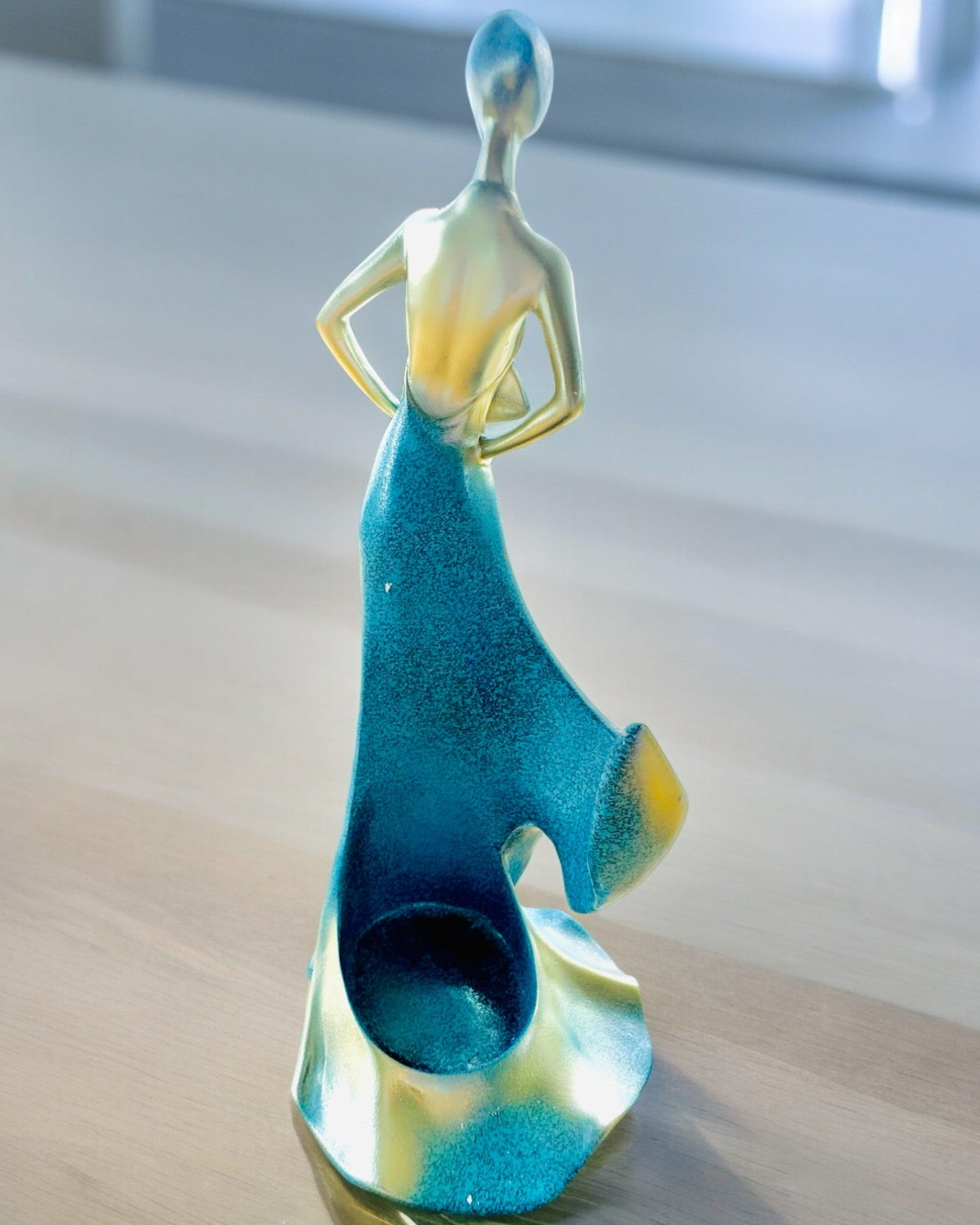 Elegant Bottle Holder - Lady Statue - personalization with engraving, 2 variants to choose from