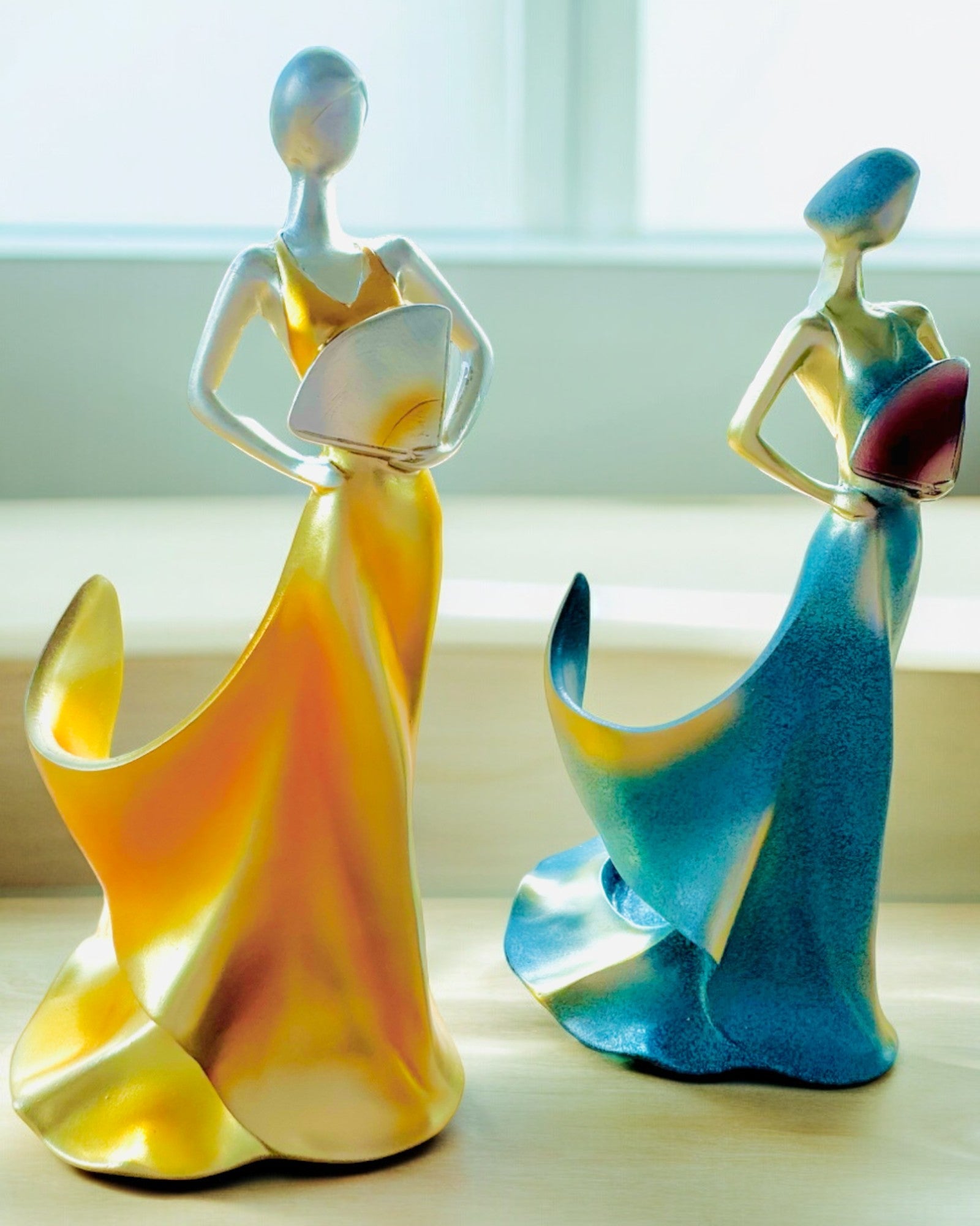 Elegant Bottle Holder - Lady Statue - personalization with engraving, 2 variants to choose from