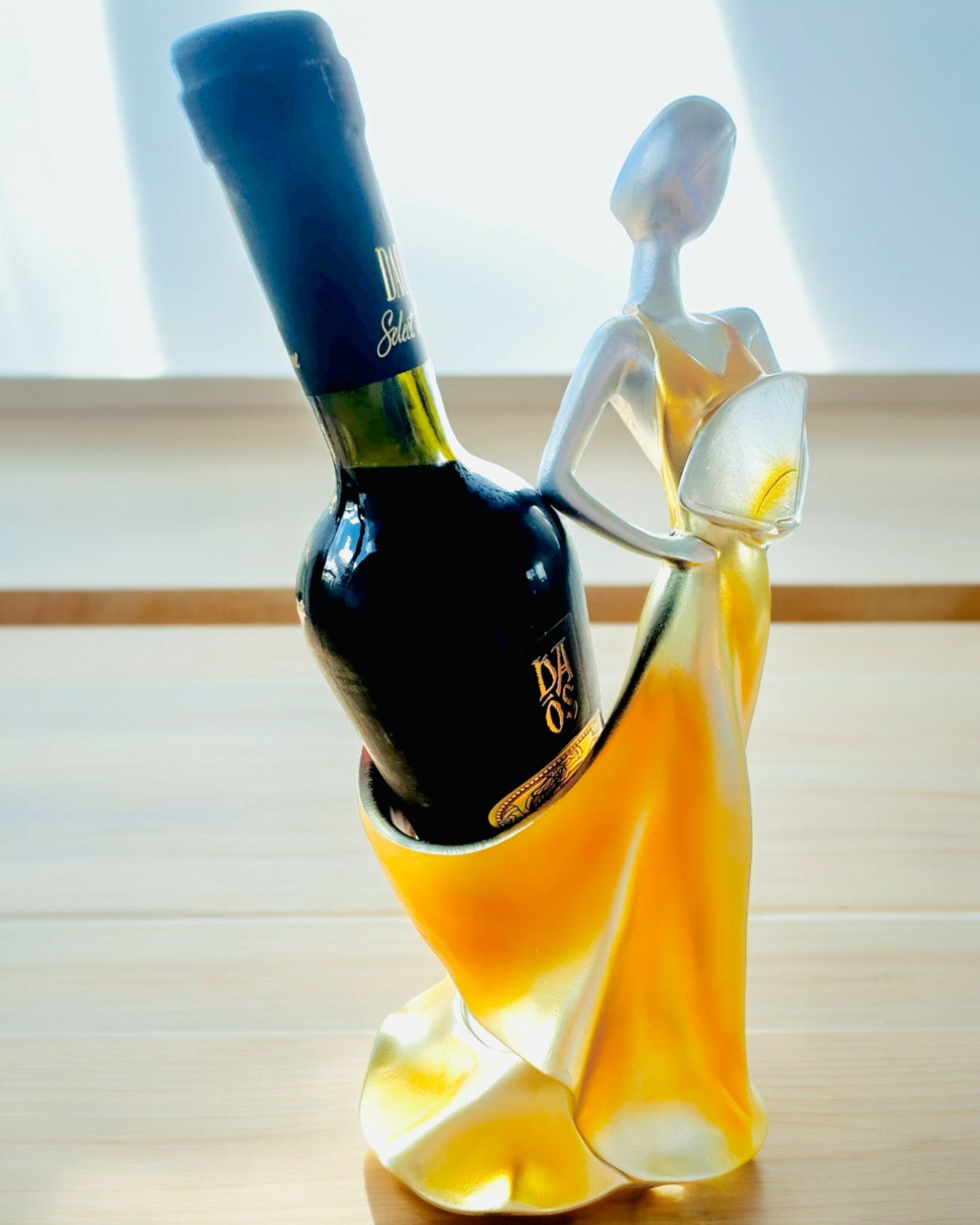 Elegant Bottle Holder - Lady Statue - personalization with engraving, 2 variants to choose from