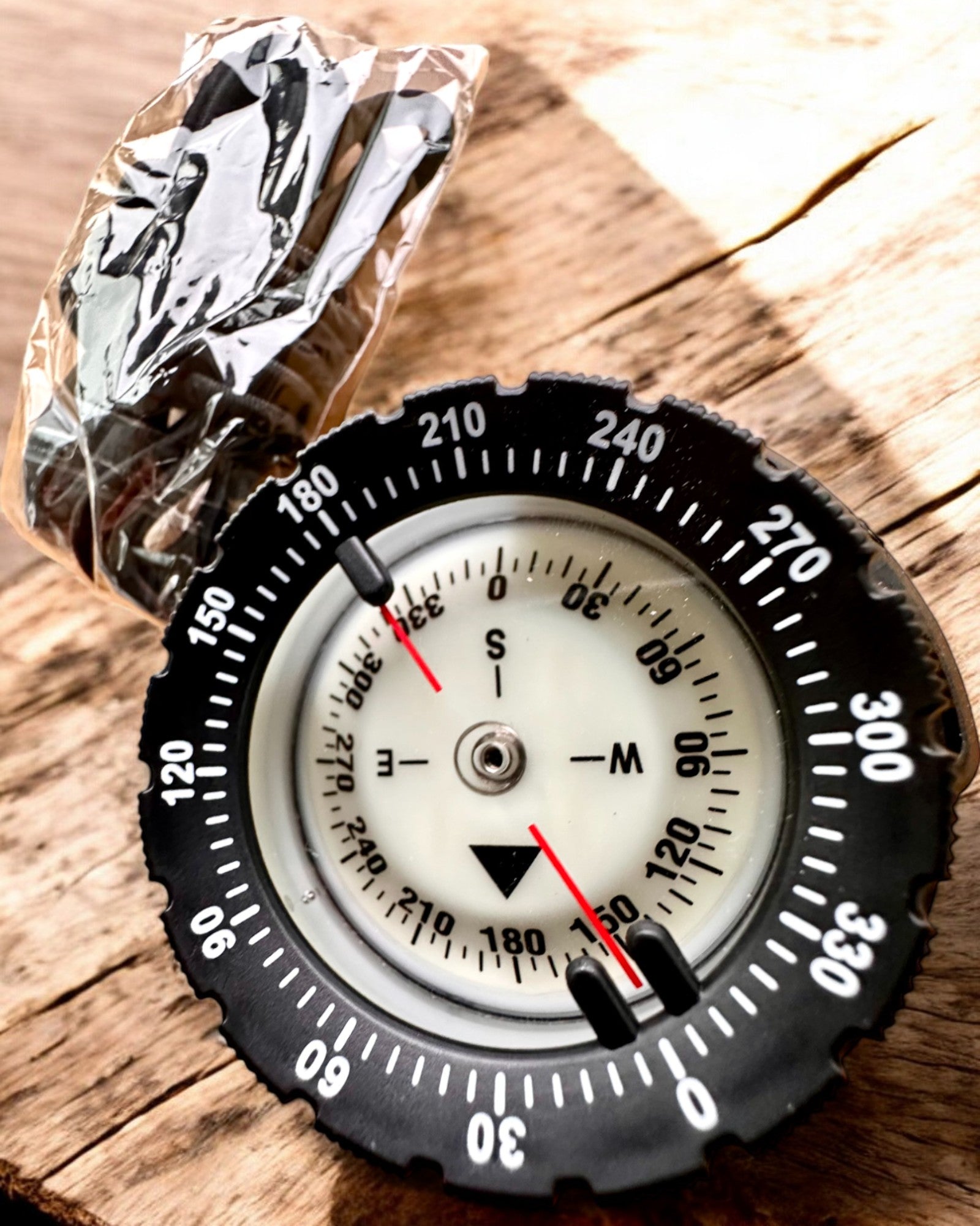 AquaGuide Diving Compass - waterproof compass with luminescence function and flexible strap, customizable