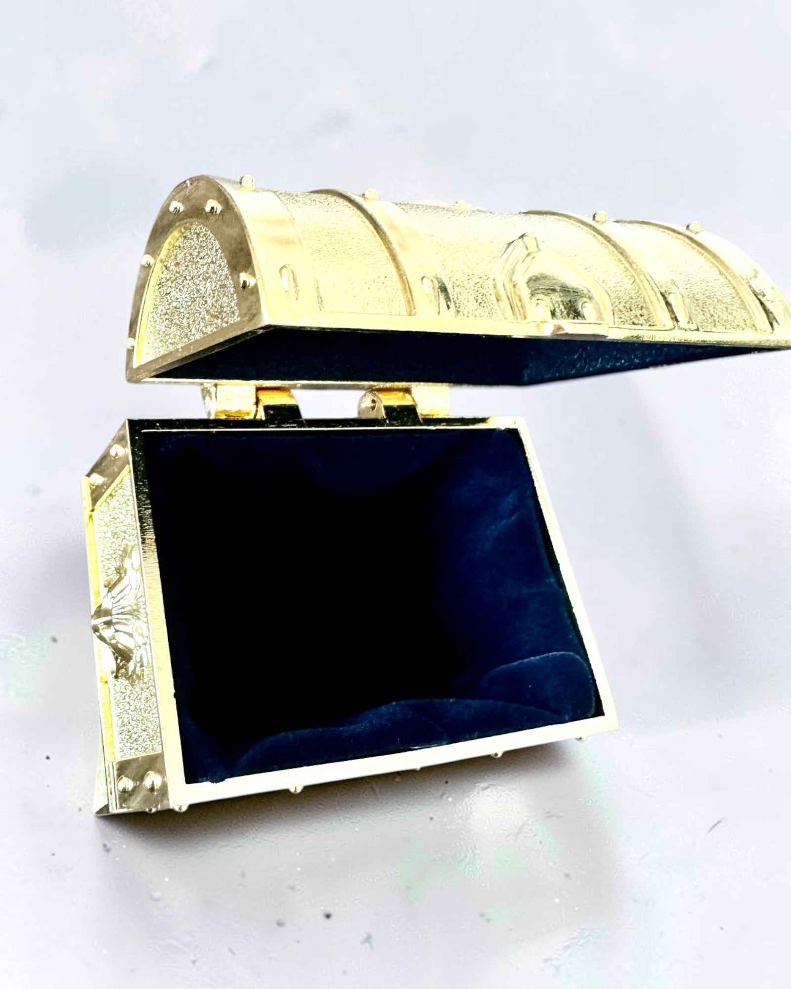 Retro Metal Treasure Chest with Engraving - Silvery Box 7x5x5 cm